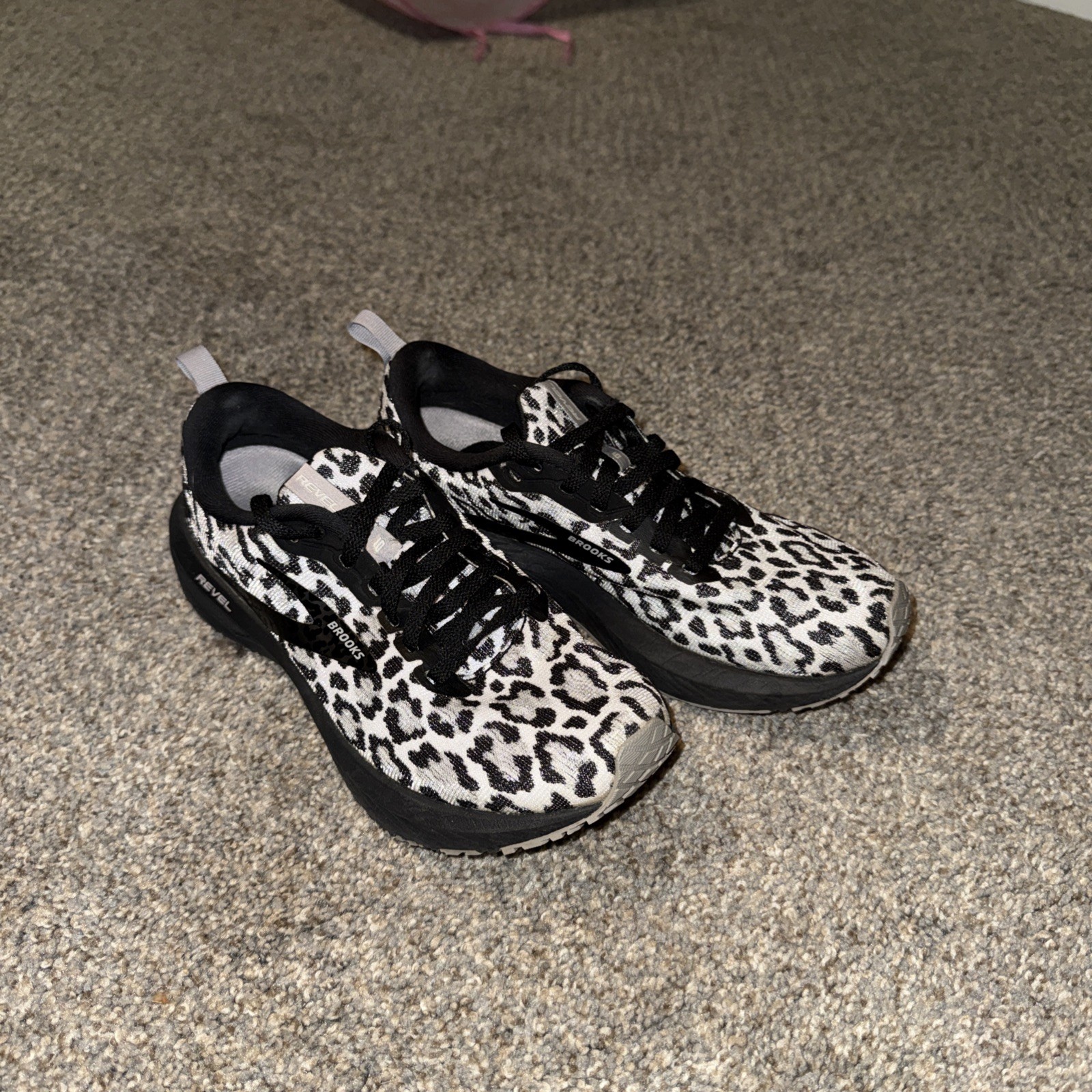 Brooks Revel 6 Running Shoes Womens Size 8 White And Black Leopard Athleisure