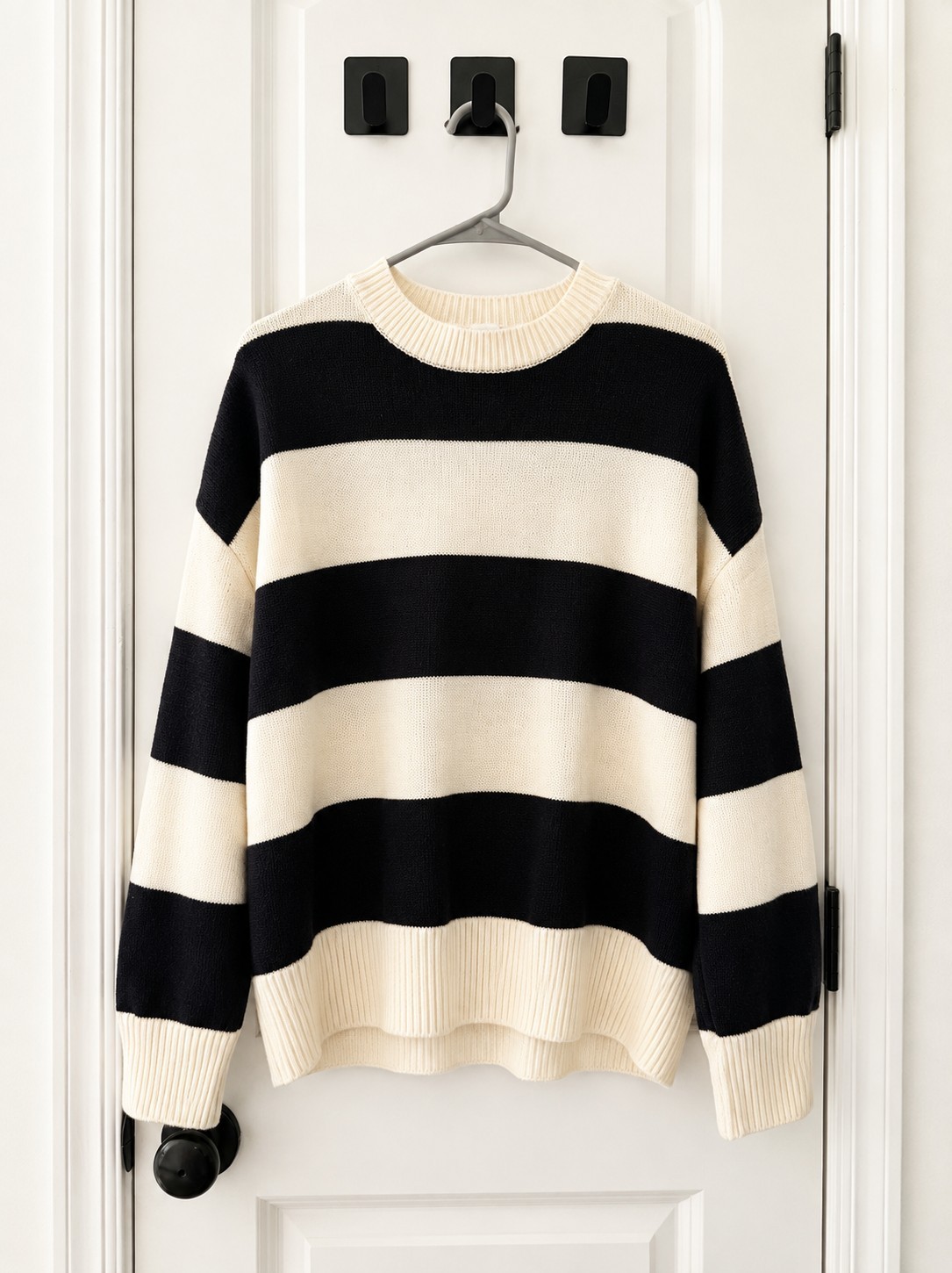 H&M Divided Women’s Medium Black Cream Striped Oversized Knit Sweater