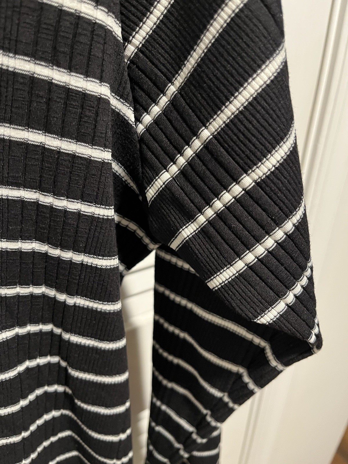 PERFECT WHITE TEE NWT Black White Ribbed Long Sleeve Sweater Sweatshirt Medium