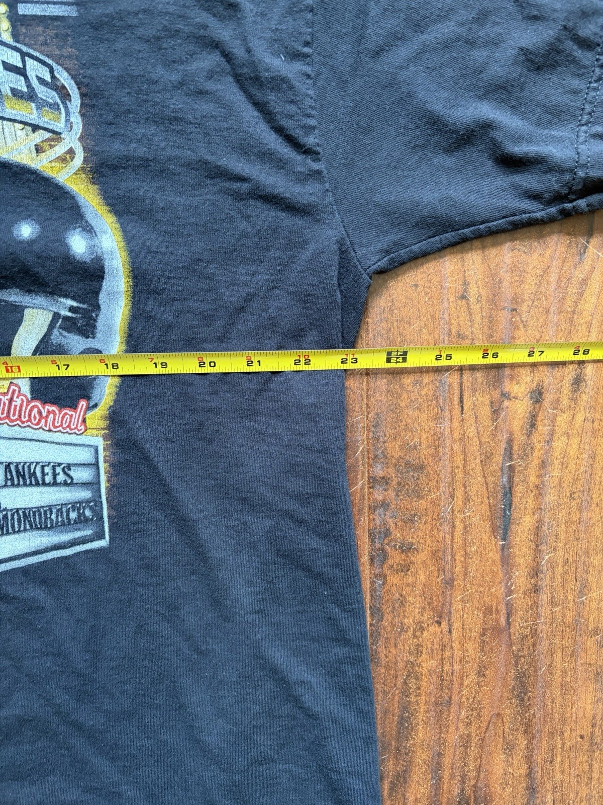 2001 World Series Diamondbacks vs Yankees Tee sz XL measurements pictured