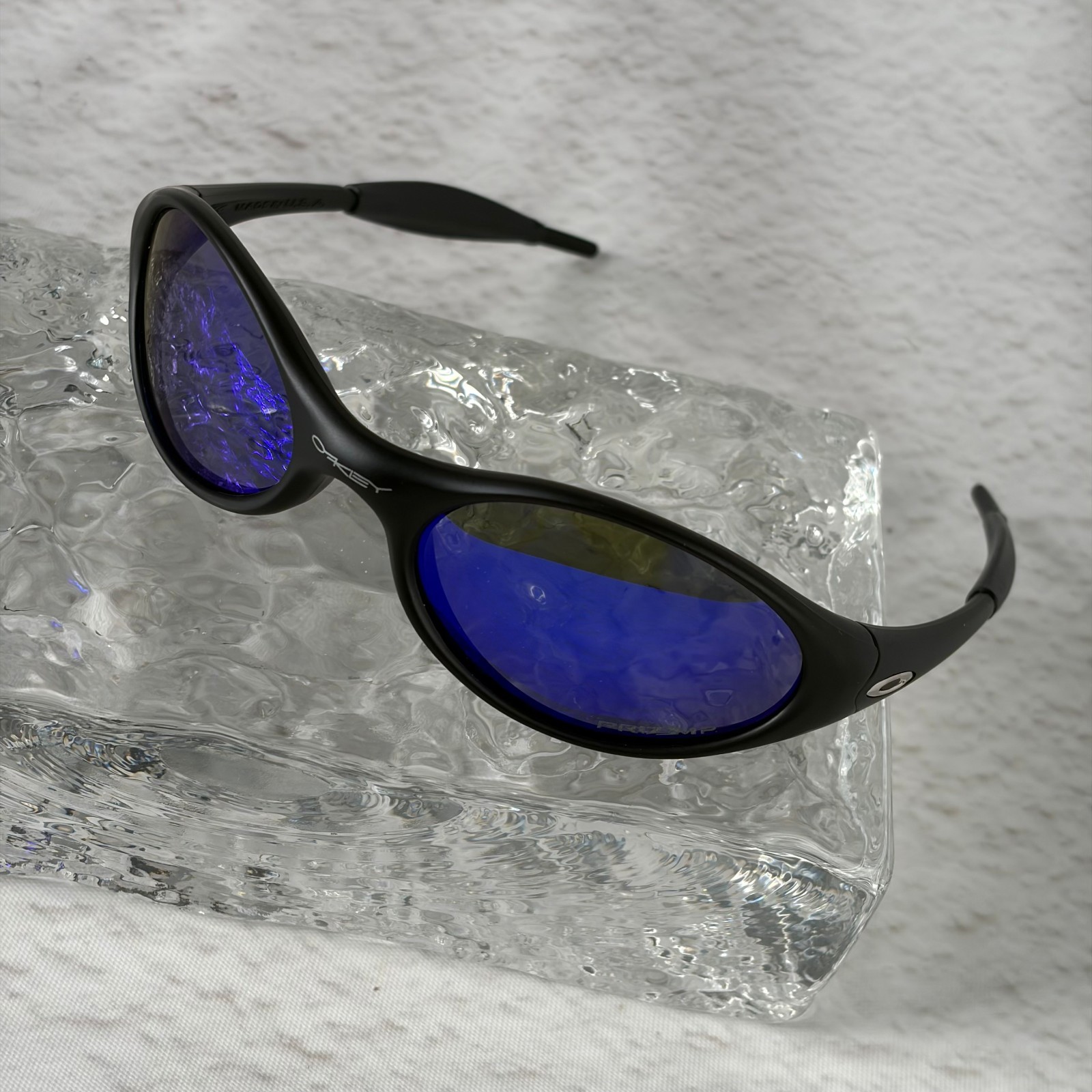 Vintage Oakley Minute Polarized Sunglasses Matte Black Frame Purple Blue Lens