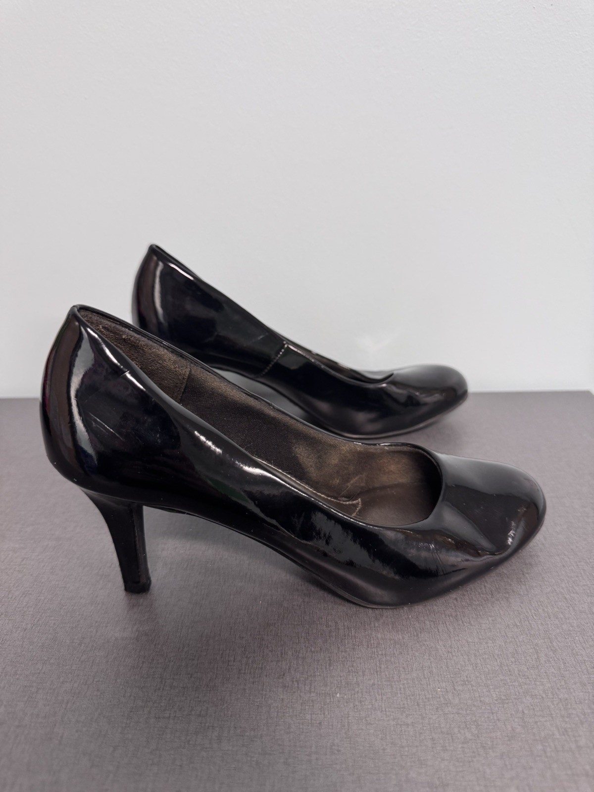 Comfort Plus by Predictions Black Patent Mid Heel Pumps Size 5.5