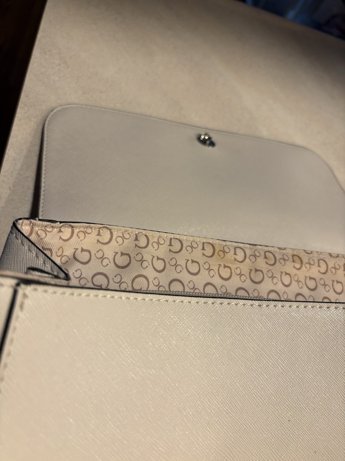 Guess Faux Leather Beige Handbag Silver Metal Logo Shoulder Strap 12x9x4
