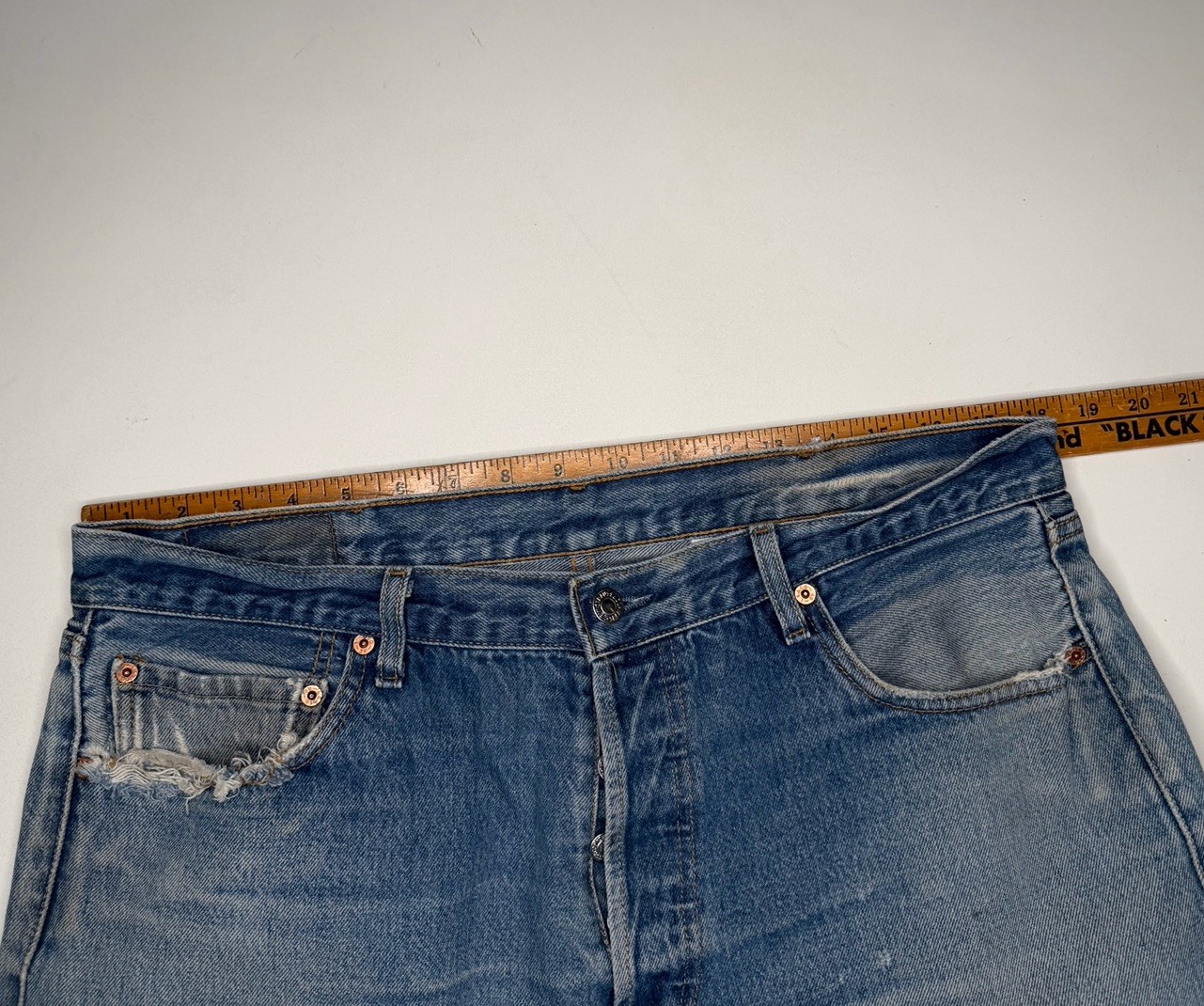Vintage Levi’s 501 Button Fly Straight Leg Denim Jeans 37 x 28*