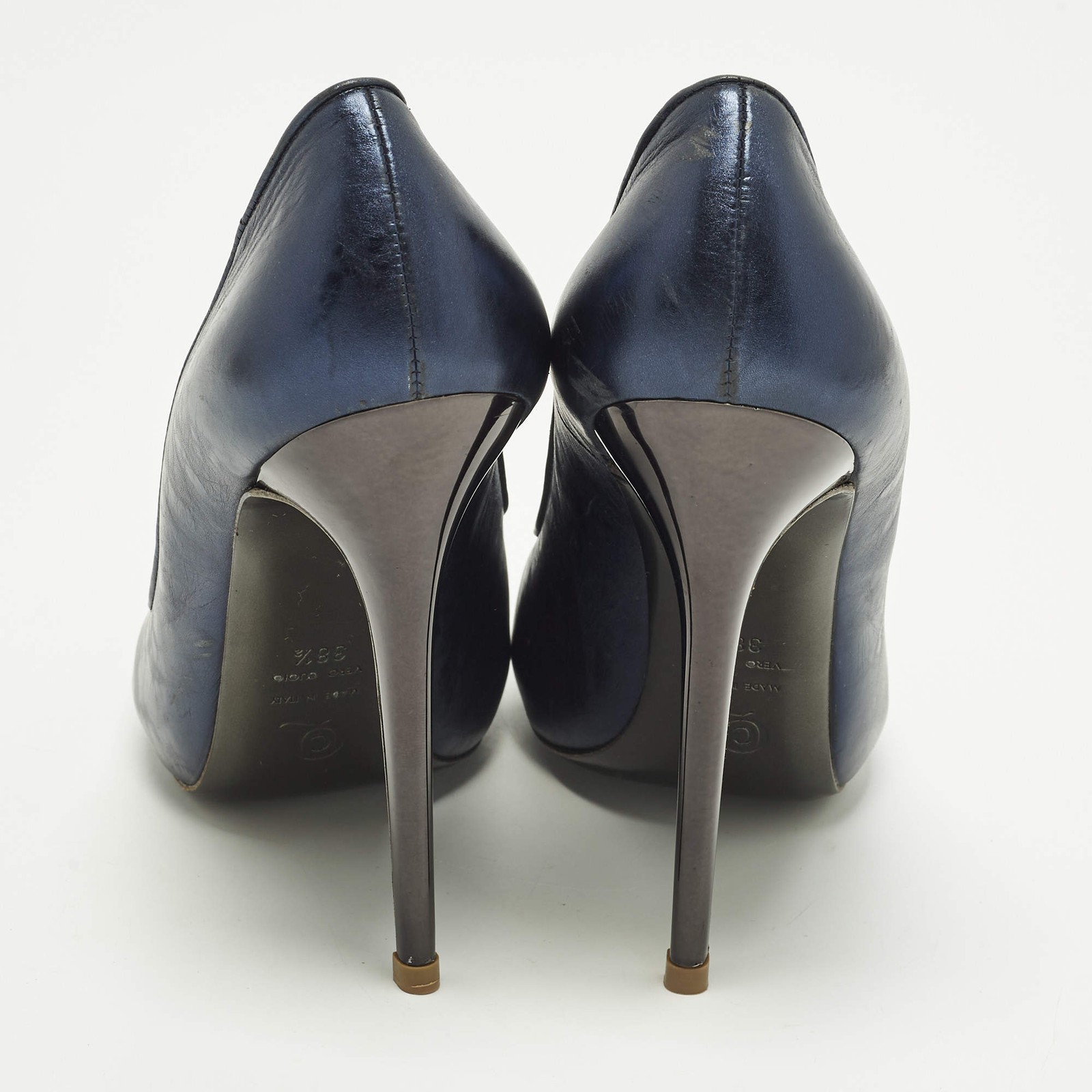 Alexander McQueen Size 38.5 Metallic Blue Foil Leather Round Pumps