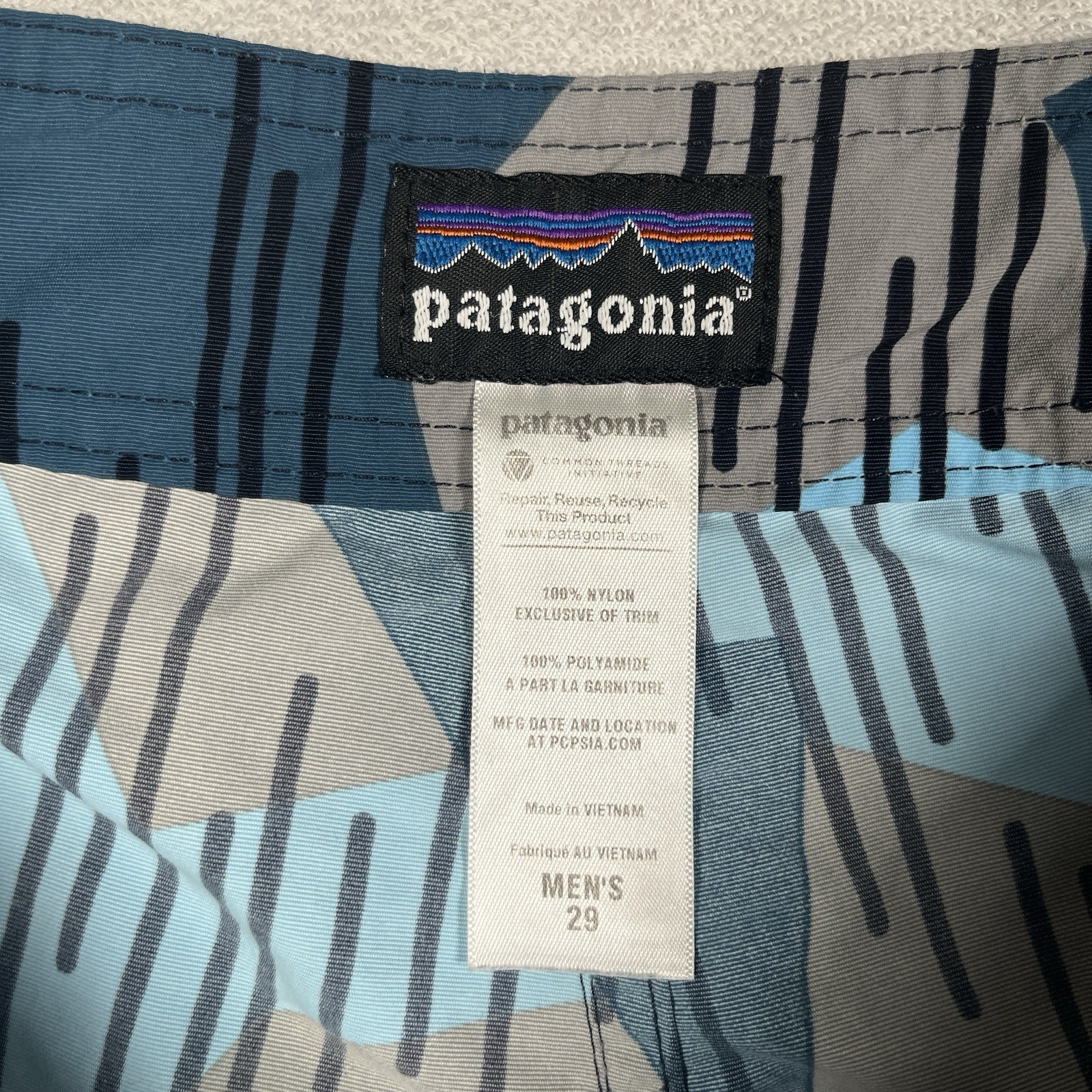 Patagonia Wavefarer Board Shorts Mens 29 Land Quilt:Sky Swimming 11″ Inseam