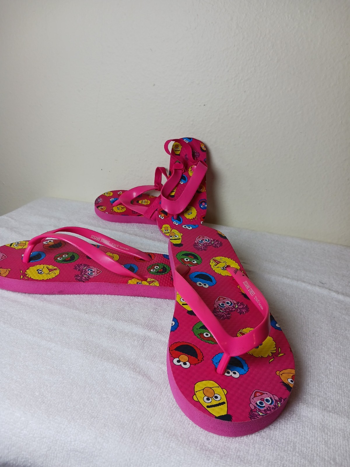 Sesame Street Unisex Kids Pink/Multicolor Thong Flip Flops Character Print