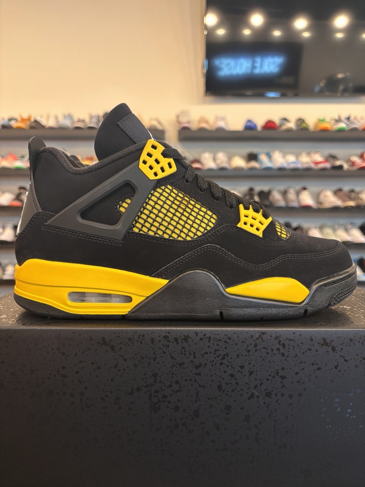 Jordan 4 Retro Yellow Thunder 2023 Size 10 Brand New