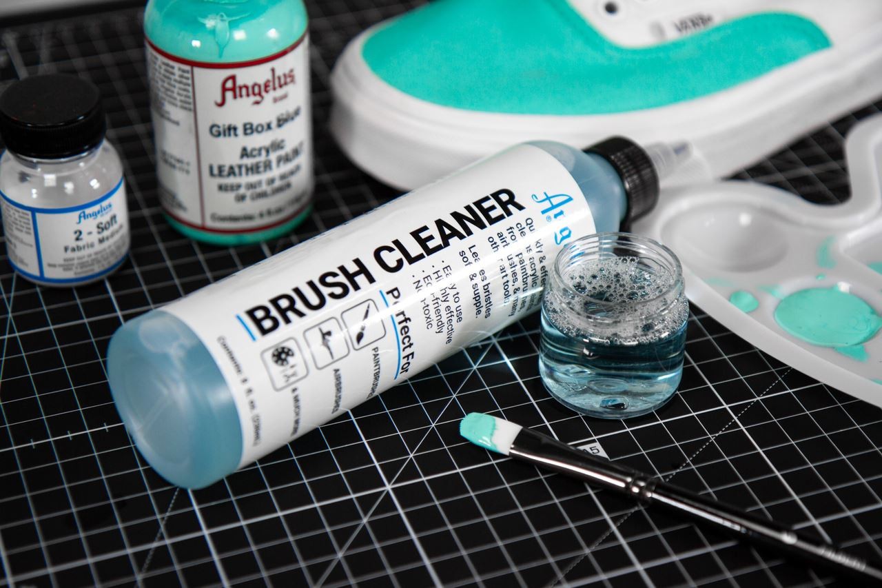 Angelus Brush Cleaner for Airbrushes, Paint Brushes, and More! (8 oz)