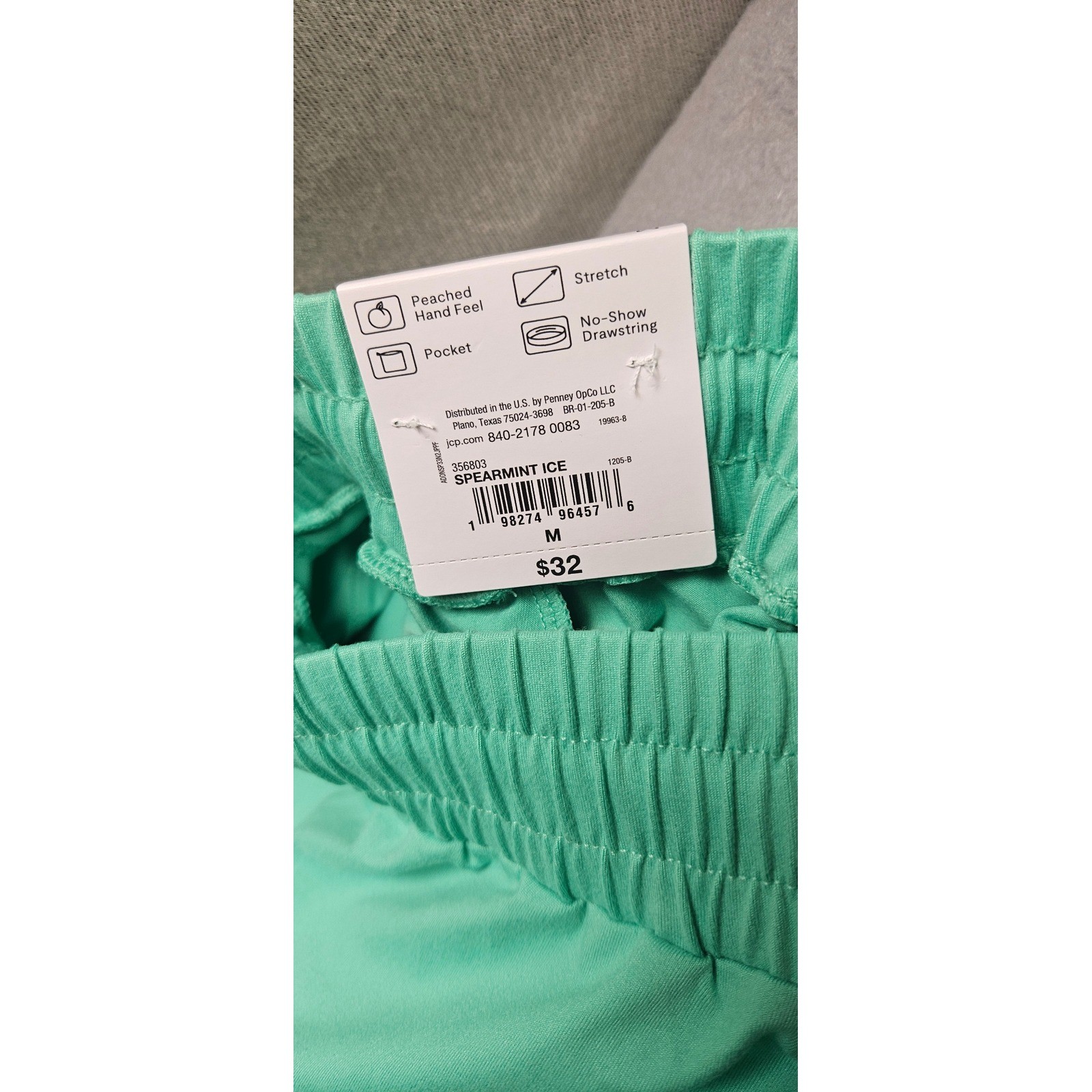 Xersion Womens Spearmint Ice Green Athletic Shorts Size M 4 Inch Inseam Pockets