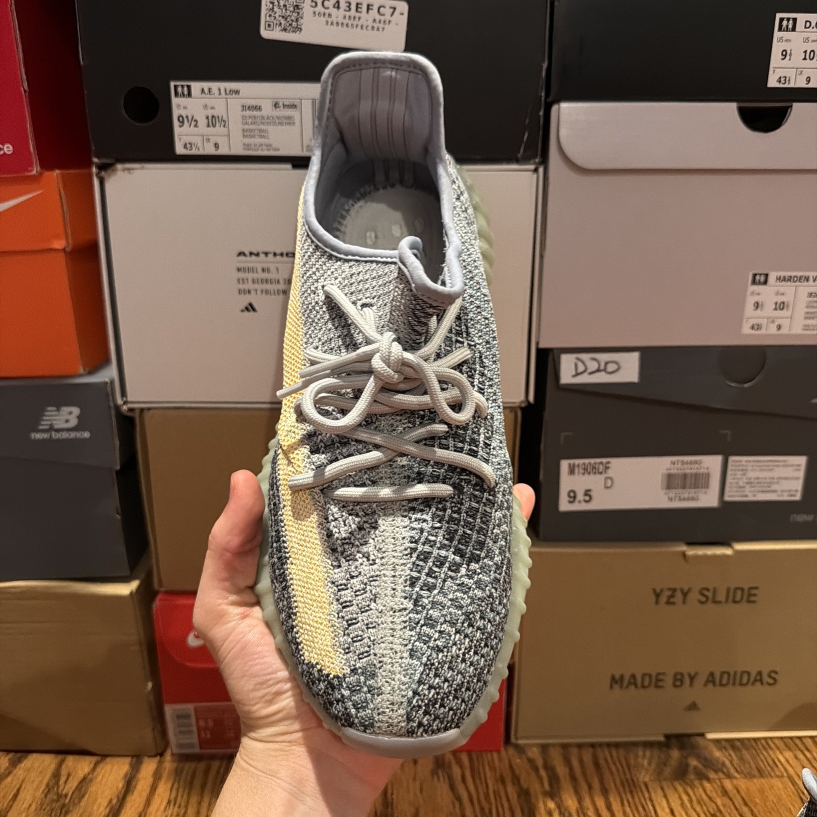 adidas Yeezy Boost 350 V2 Men’s Size 9 Ash Blue, GY7657