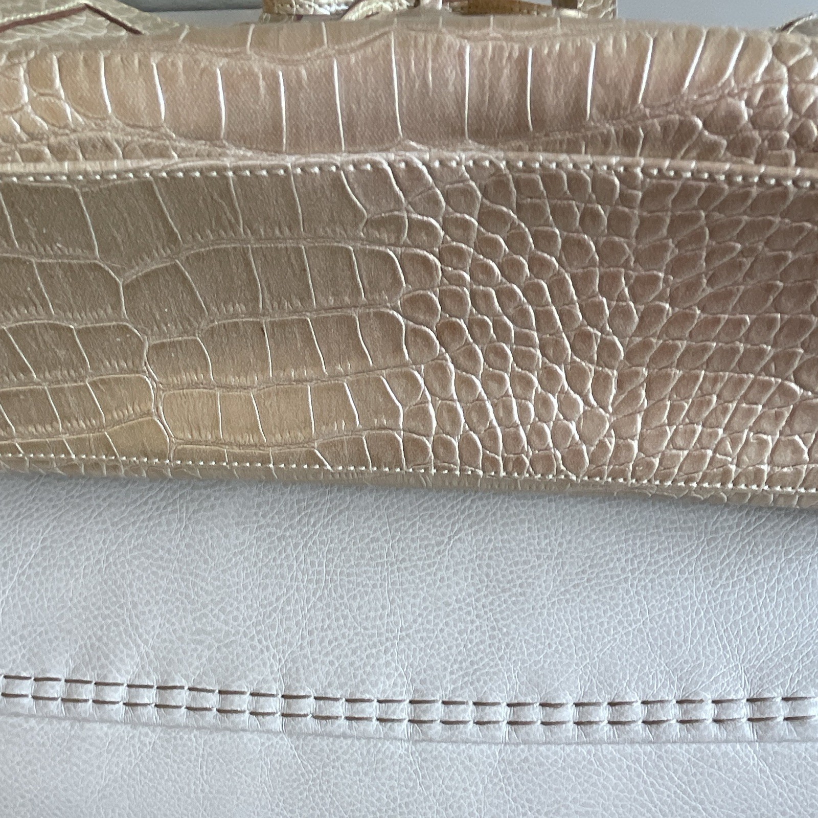 Liz Claiborne Beige Croc Embossed Tote Bow Detail Gold Hardware Zip Closure