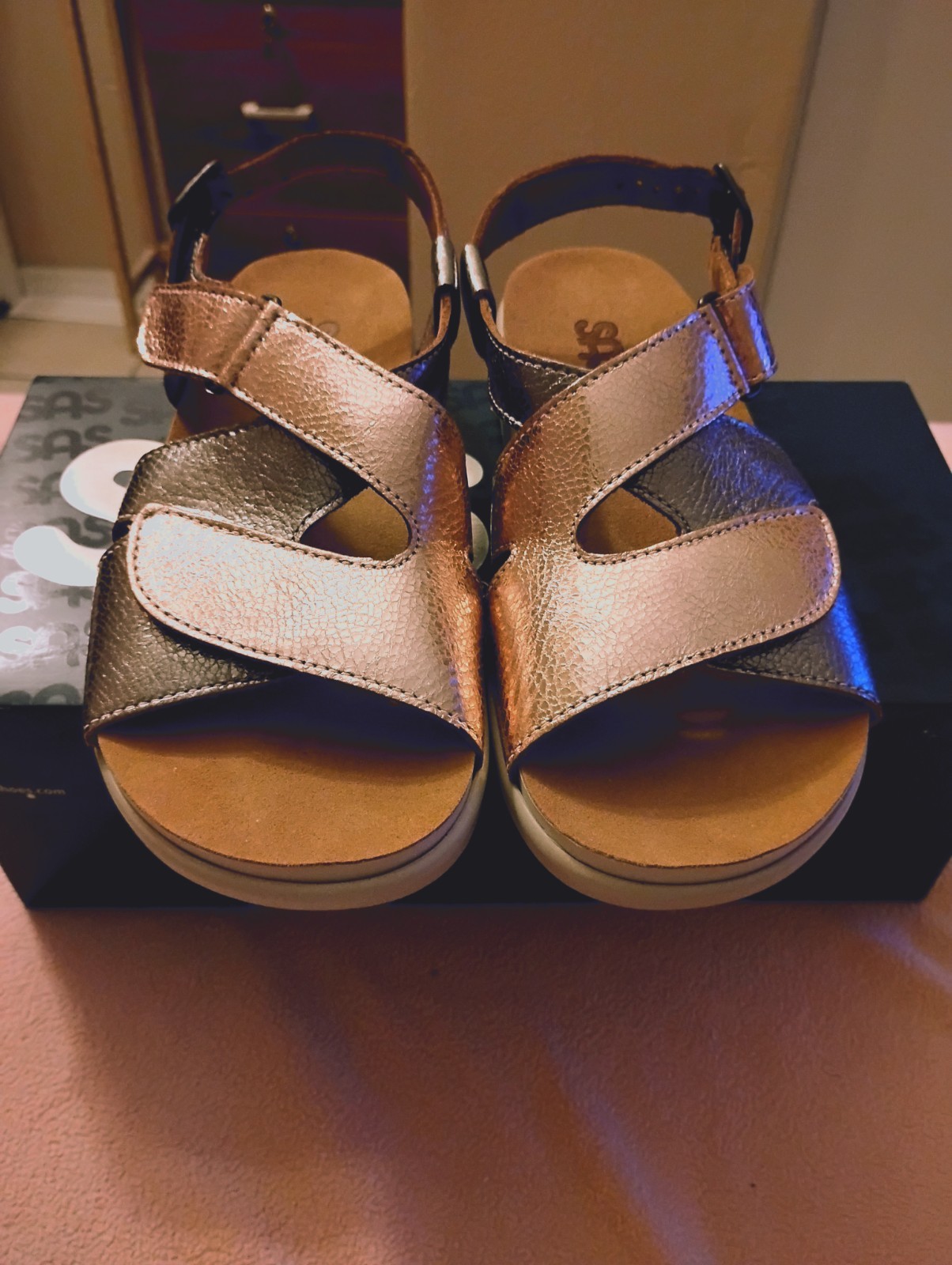SAS HUGGY LTD AMOR SANDALS 7 MEDIUM BRAND NEW COLOR COPPER AND PEWTER 2 TONE