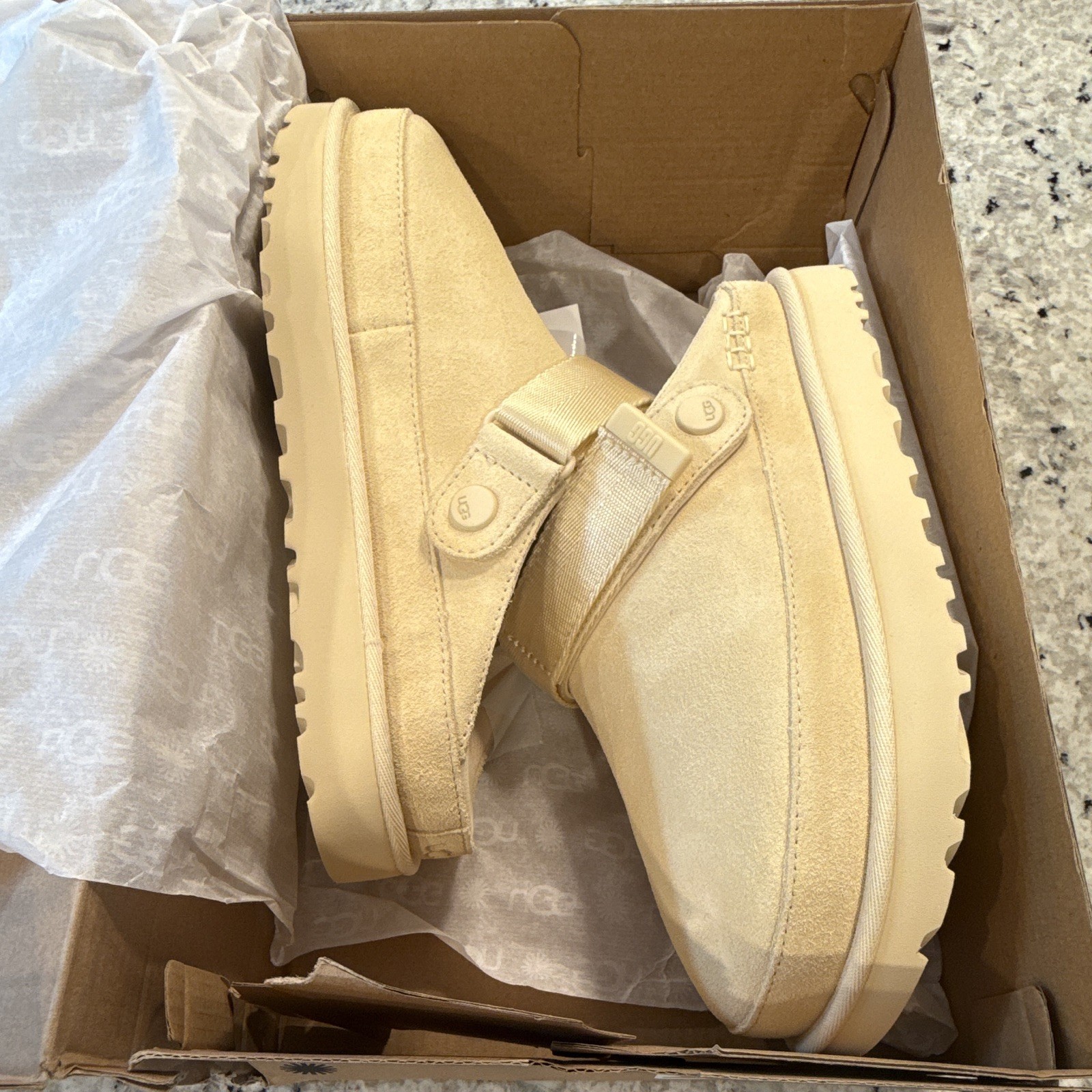 UGG Goldenstar Women’s Clog US 8 Beige Suede Slip-On Adjustable Strap