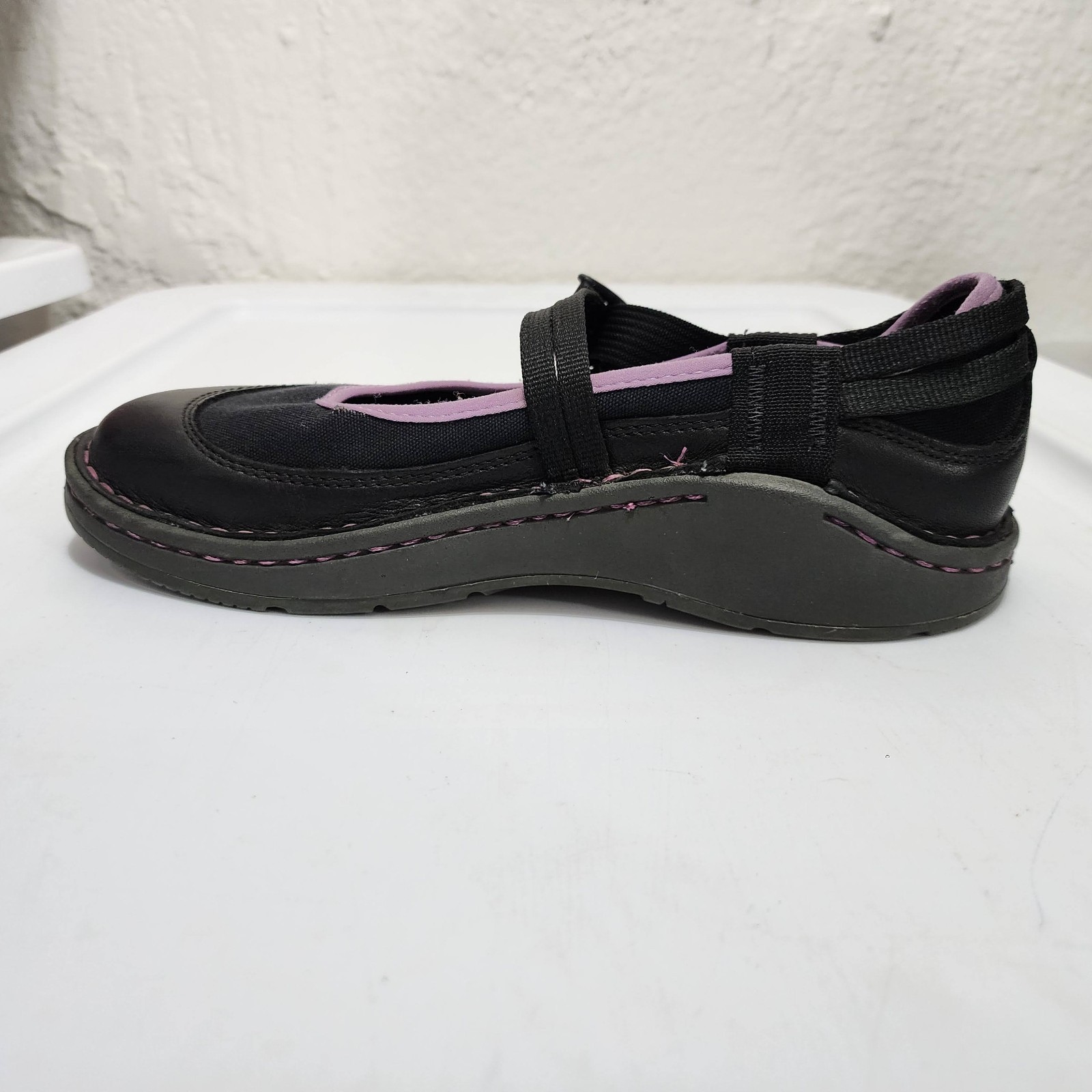 Chaco Loyalist Ecotread Mary Jane shoes Black Leather Purple accents Womens 7