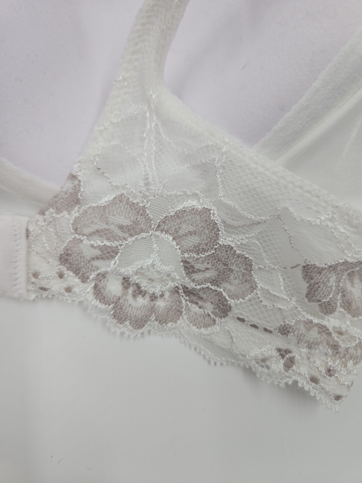 Maidenform Demi Smooth 36A T-shirt Bra In White & Lace