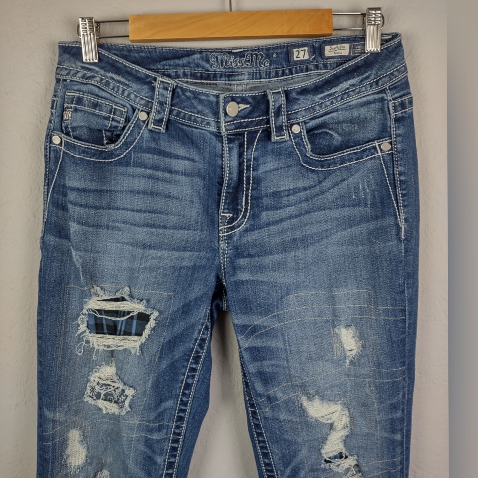 Miss Me Torn Contrast Destoyed Patch Boyfriend Ankle Jeans JB5151A329 Size 27