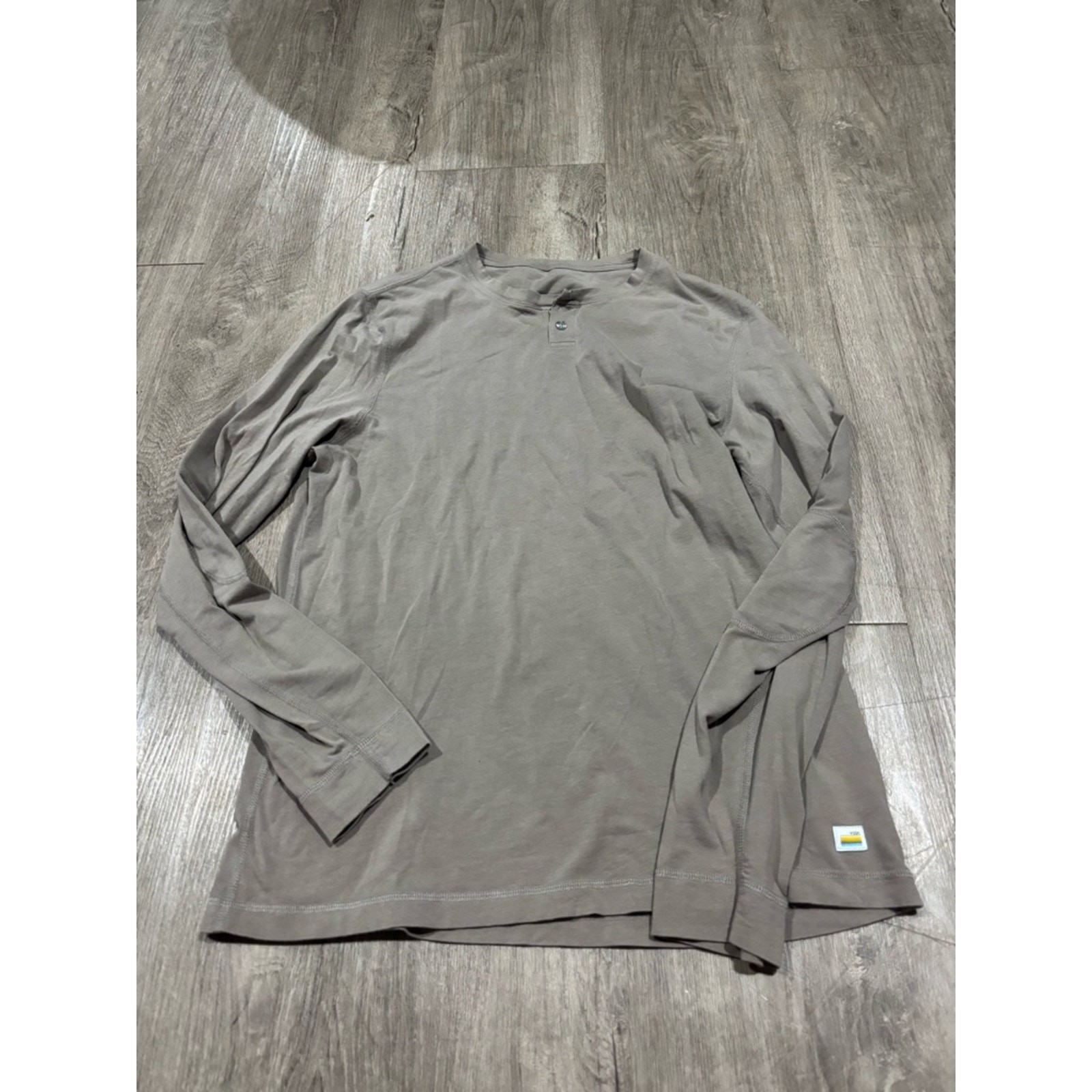 Vuori Long-Sleeve Ever Henley In Walnut Size Medium