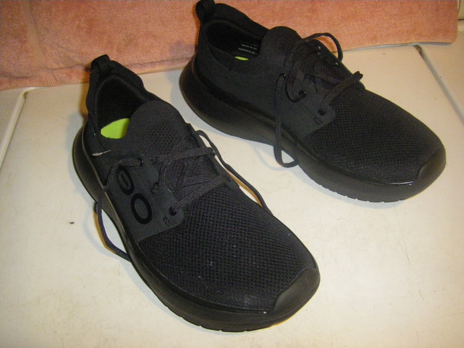Oofos Men’s OOmy Stride Lace Up Recovery Shoes M9/42
