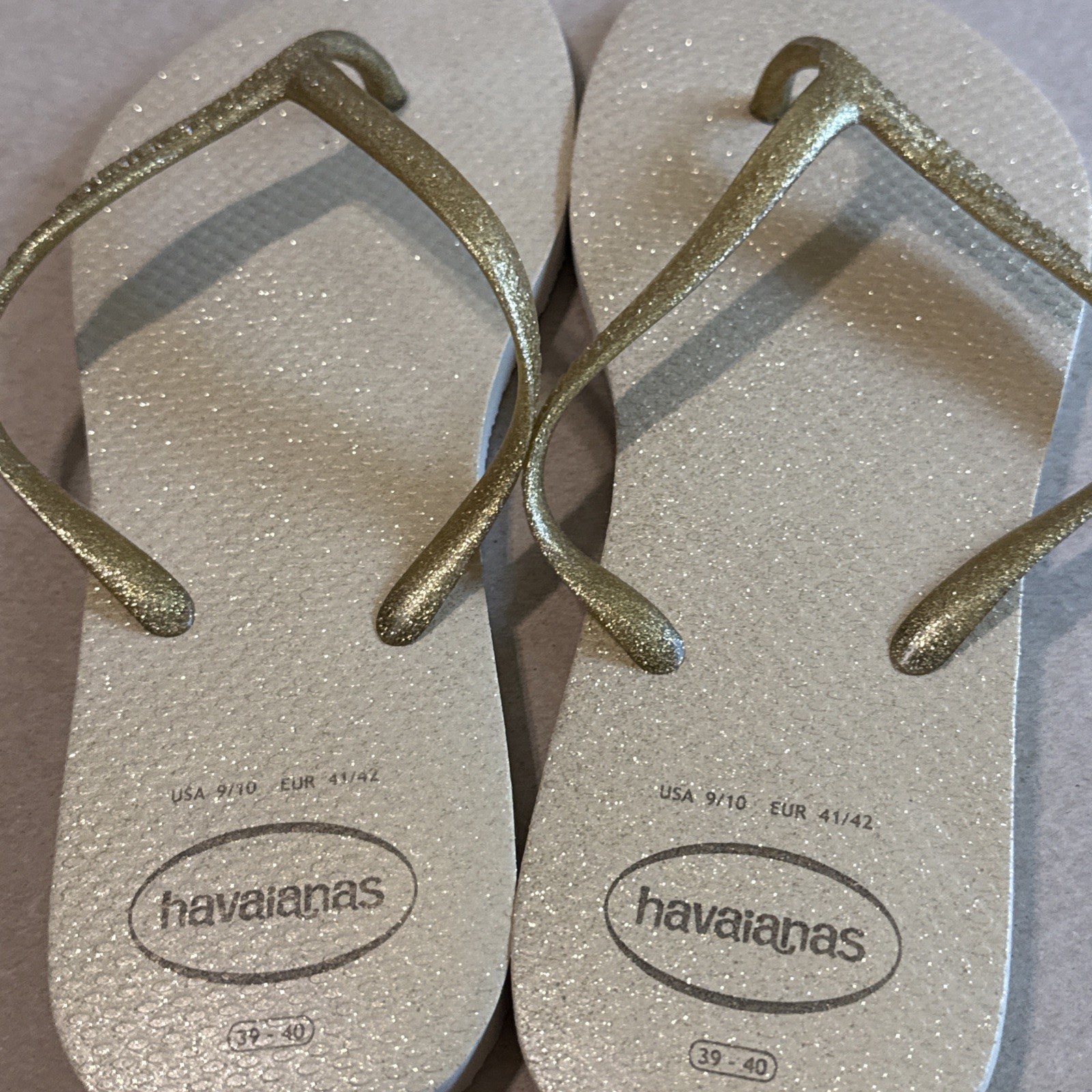HAVAIANAS Slim Gold with Glitter Footbed and Glitter Straps 39/40 – New