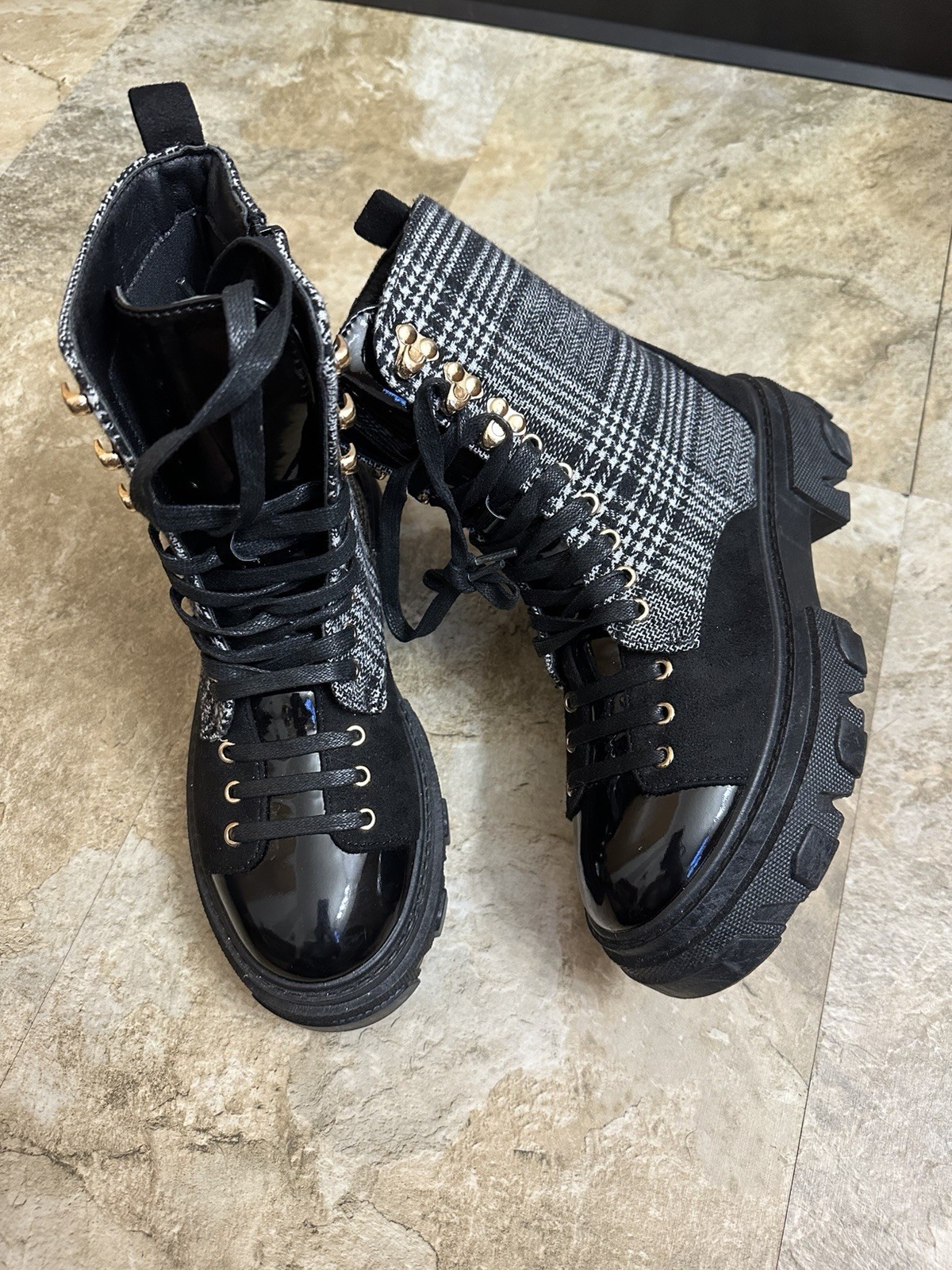 Women’s Black Suede Combat Ankle Boots Lace Up Lug Rubber Sole Houndstooth 7.5