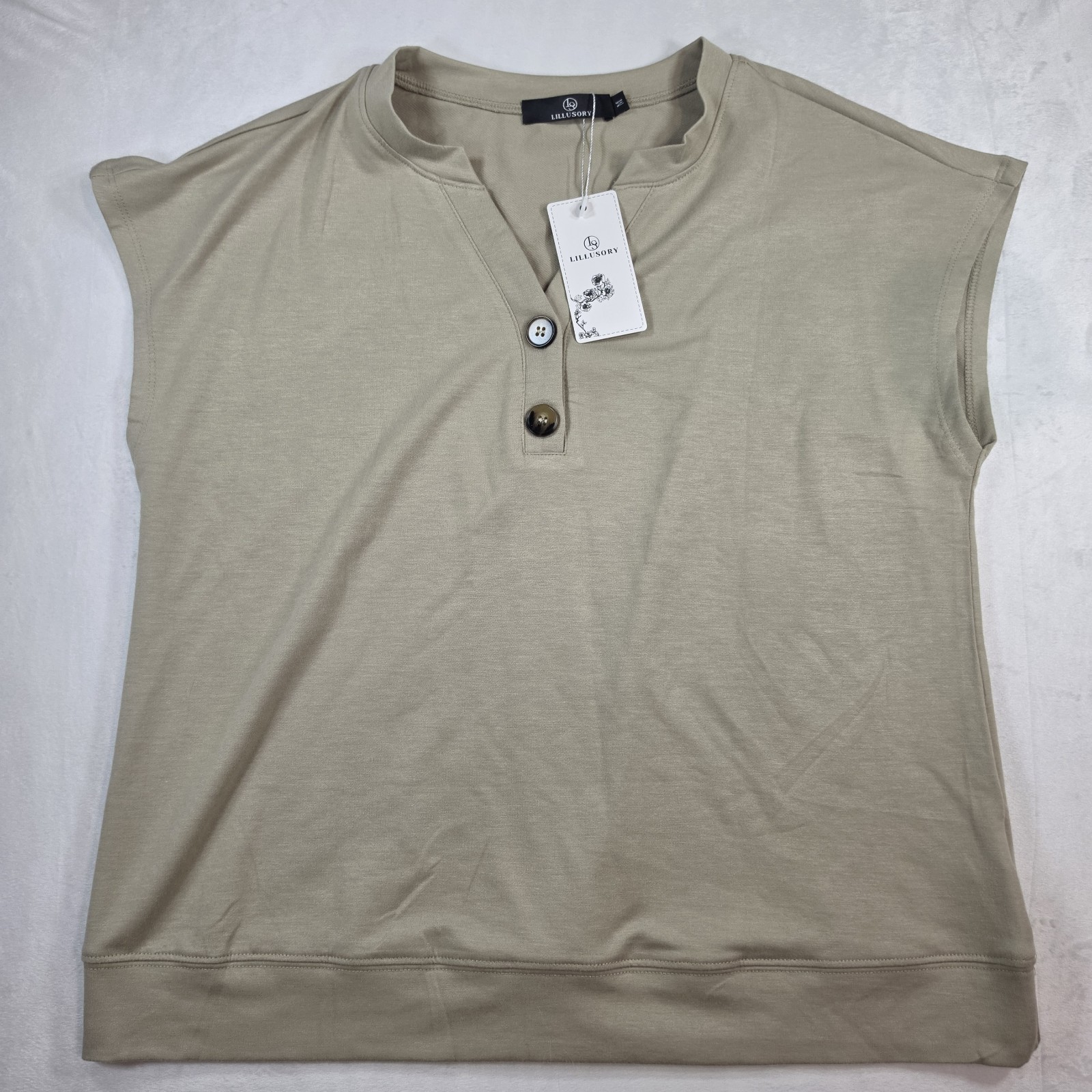 LILLUSORY Women’s M Beige Solid Split Neck Button Accent Knit Cap Sleeve Top