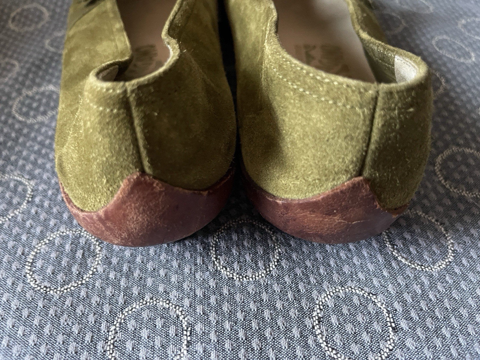 SALVATORE FERRAGAMO OLIVE GREEN SUEDE AUDREY MARY JANE FLATS WITH STRAP 6,5C