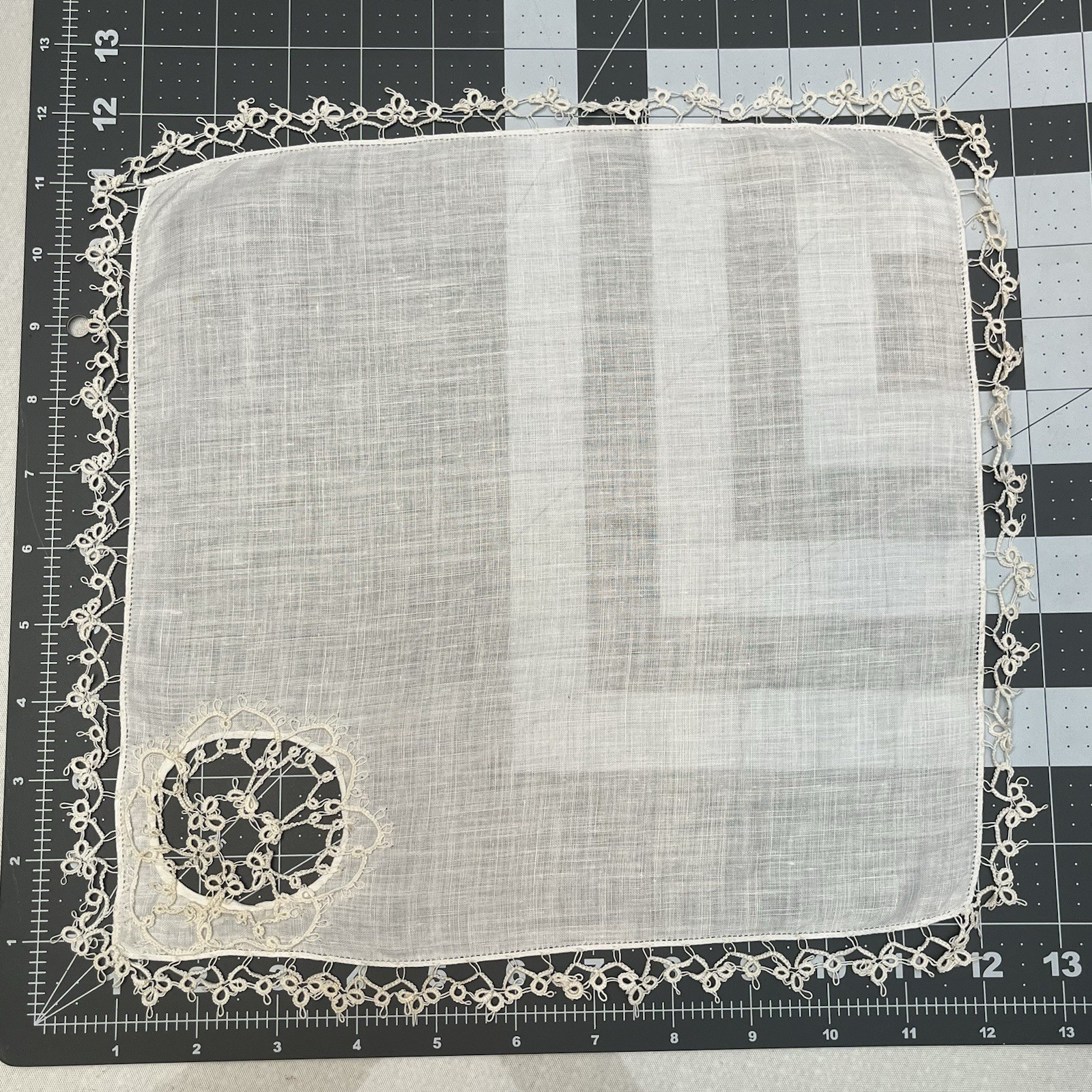 VTG Hankie White Linen Intricate Tatted Lace Crochet Cut-Out Corner 12×12″