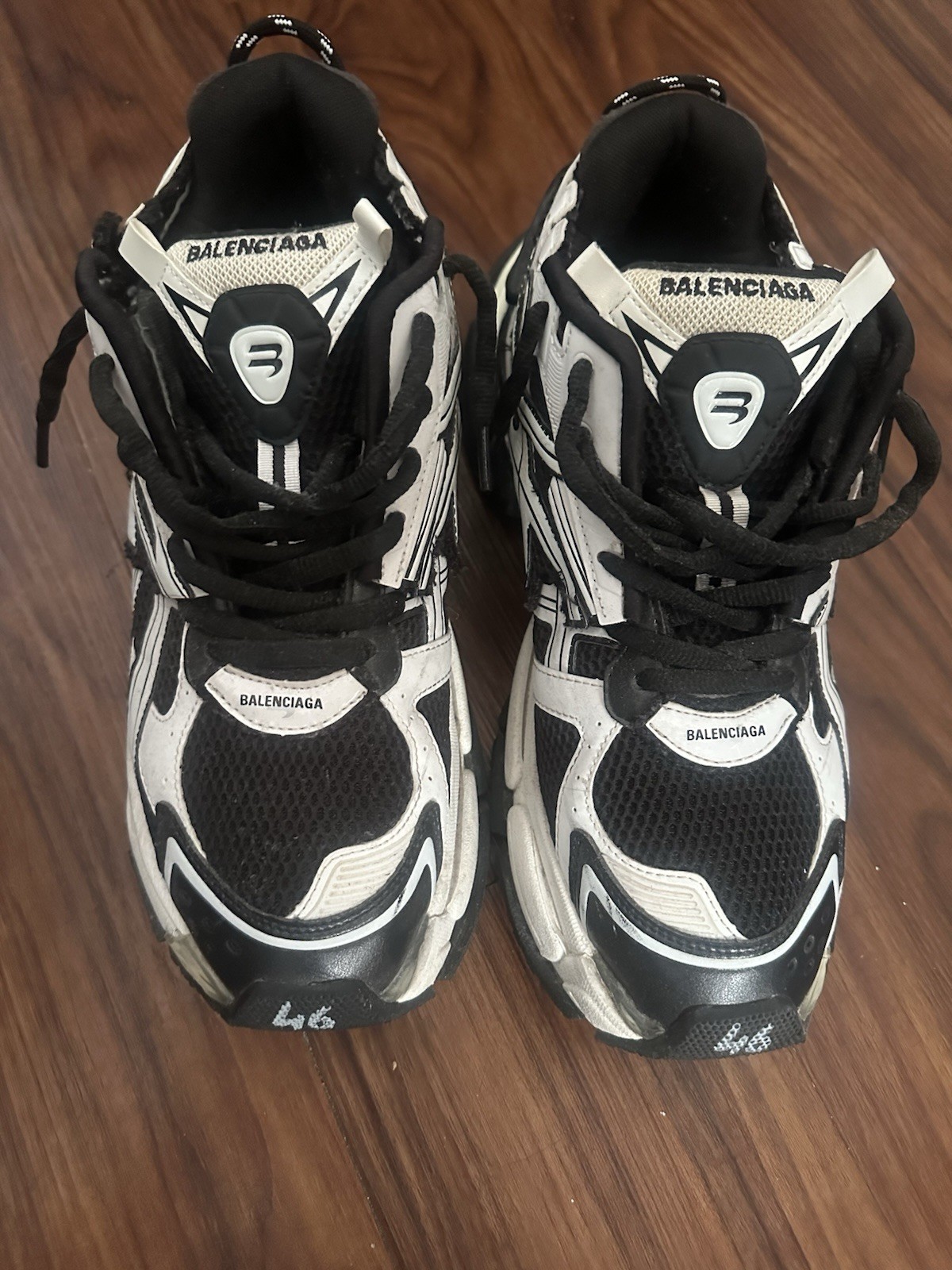 Balenciaga Runner Men’s Black/White Colorblock Low Top Lace-Up Sneakers