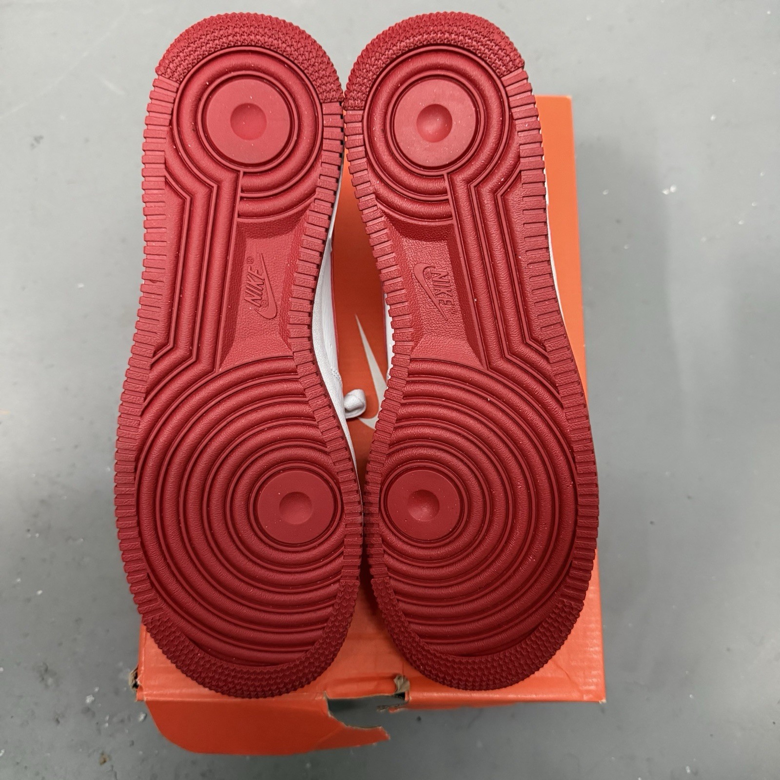 Size 11W / 9.5M – Nike Air Force 1 ’07 SE Next Nature White Gym Red W