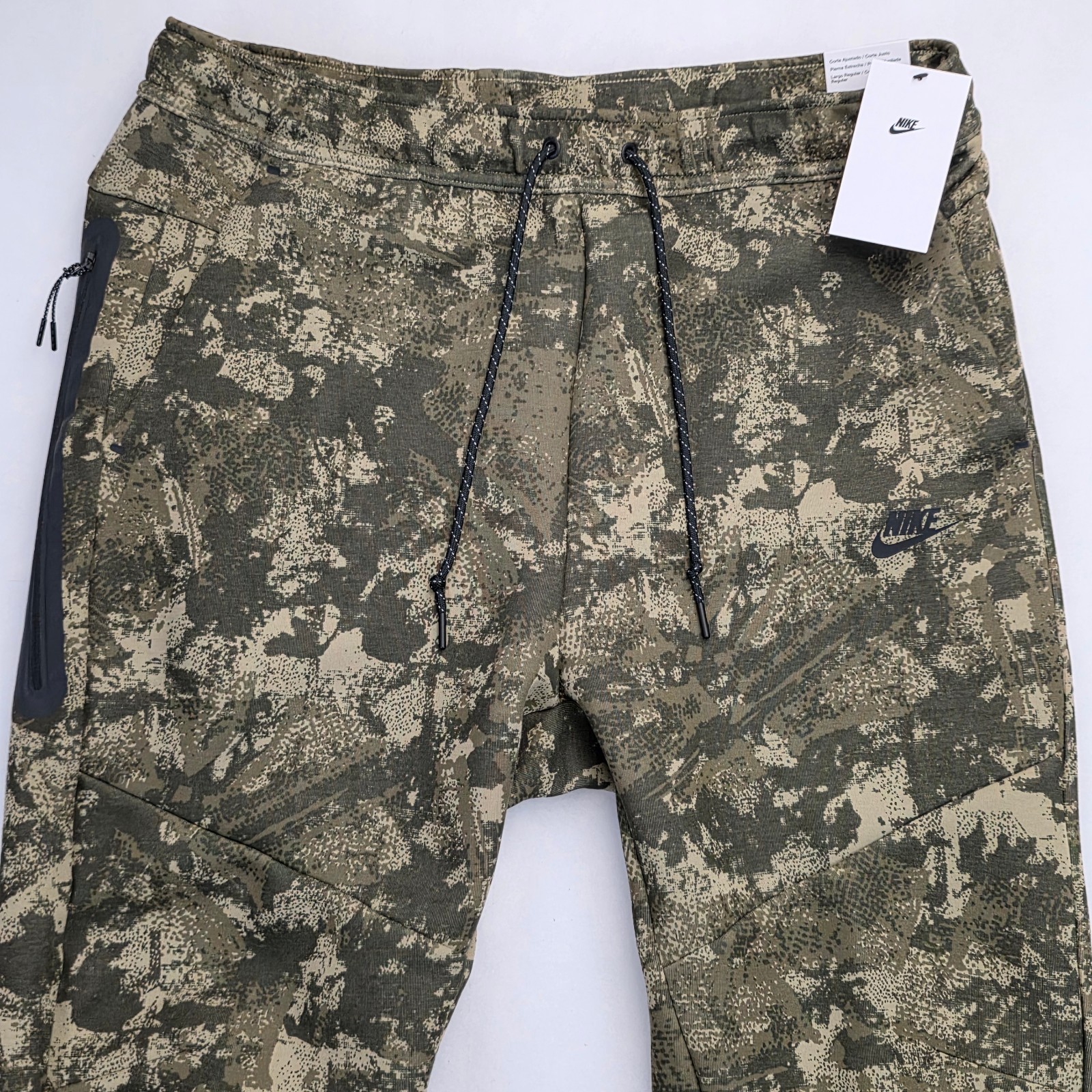 Nike Men’s Tech Fleece Camo Slim Fit Taper Jogger Sweatpants Size M Olive Green