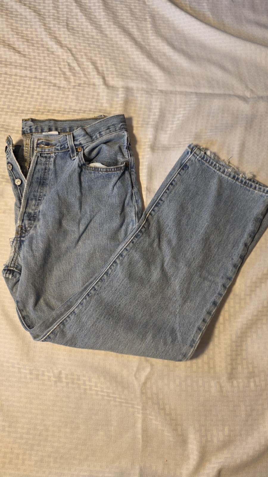 Levi’s Men’s Light Wash Blue Denim Straight Jeans 100% Cotton 5-Pocket Logo