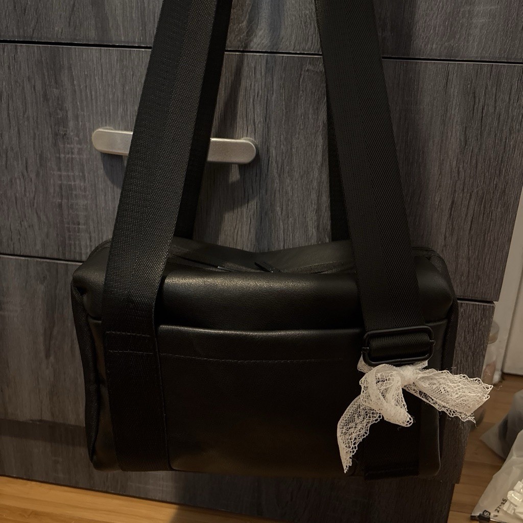 Women’s Black Small Crossbody Bag Zip Closure Adjustable Detachable Strap