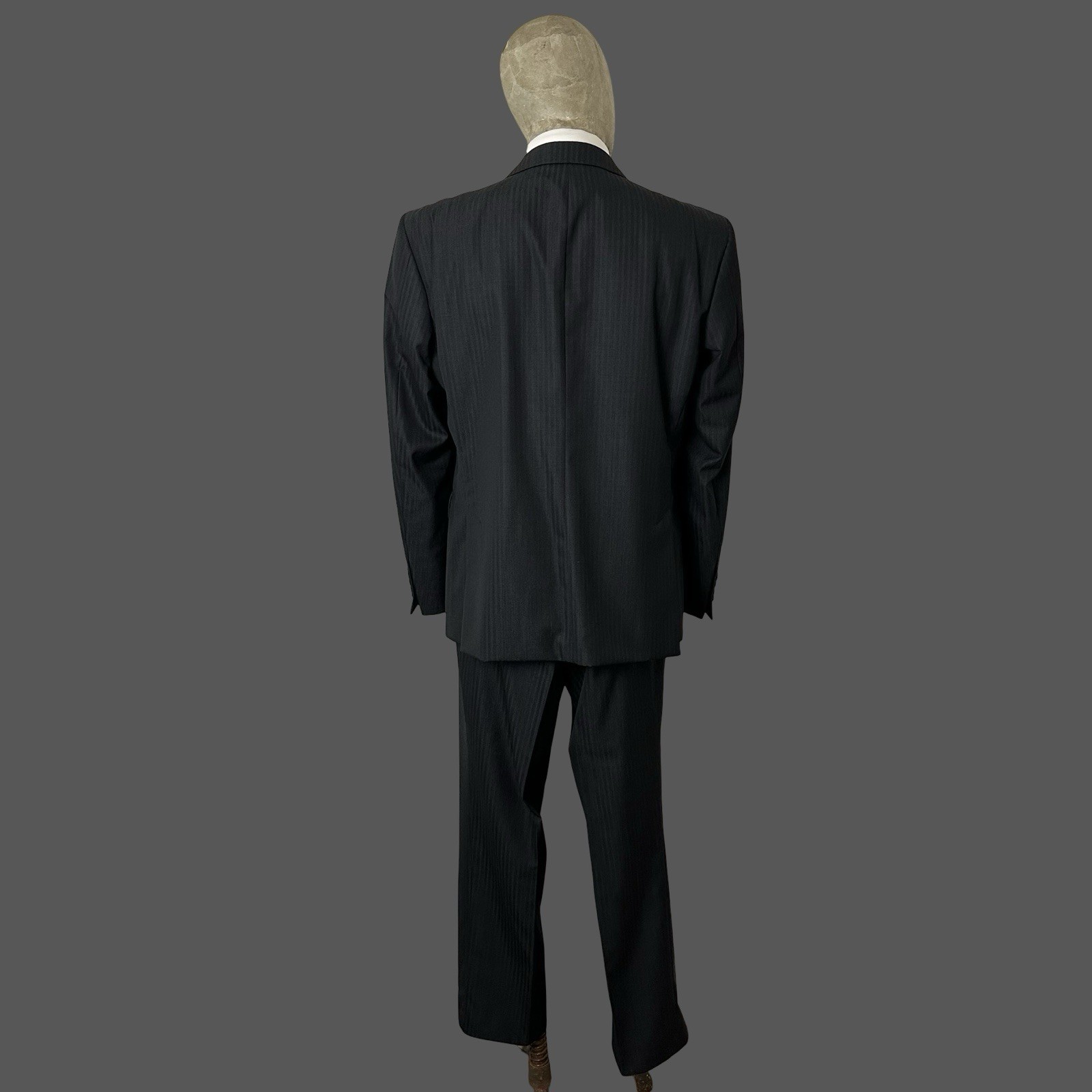 Strellson Suit 44R 38R 2PC Men’s Black Super 120’s Wool Herringbone Stripe