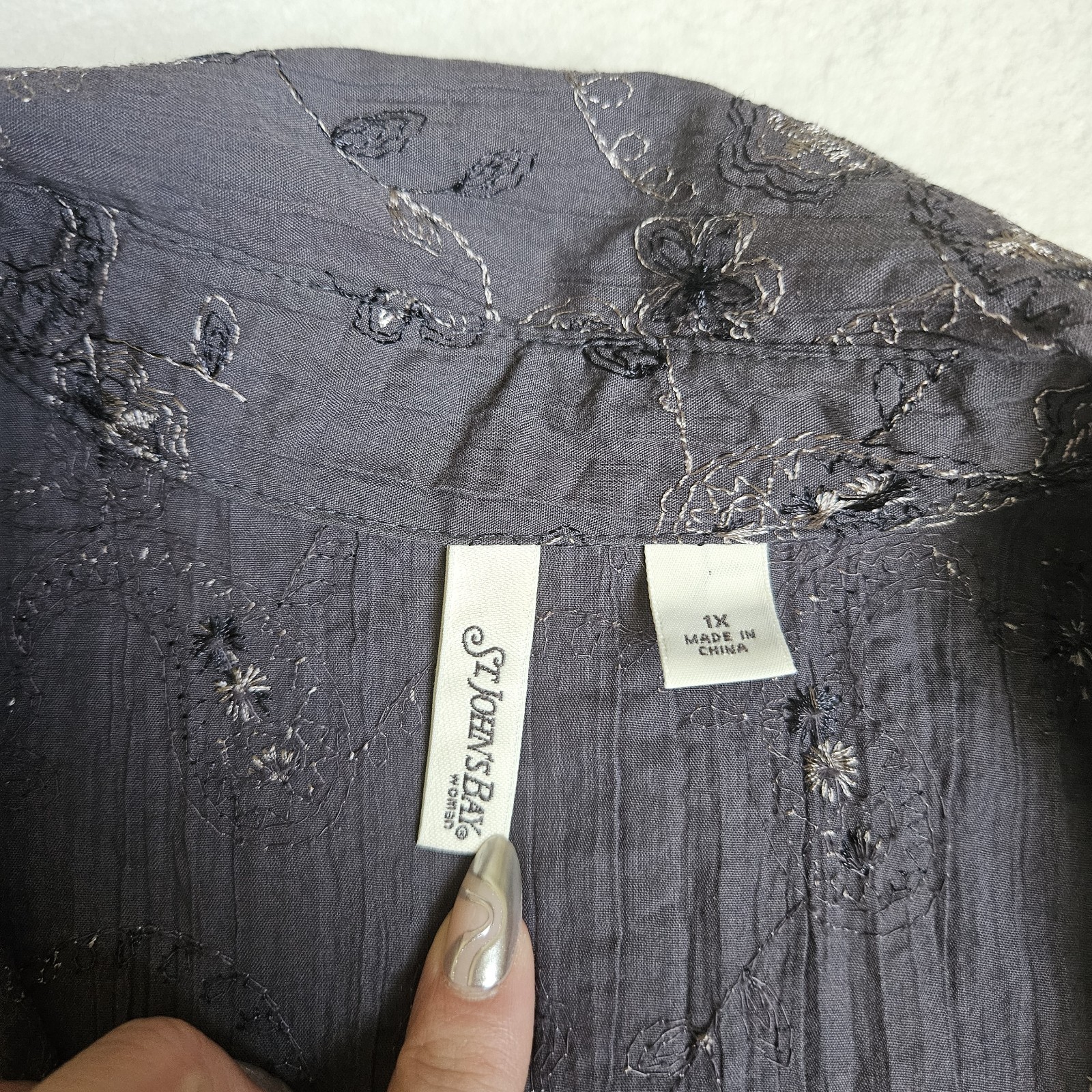St. John’s Bay Plus 1X Gray 3/4 Sleeve Embroidered Floral Collared Button Blouse