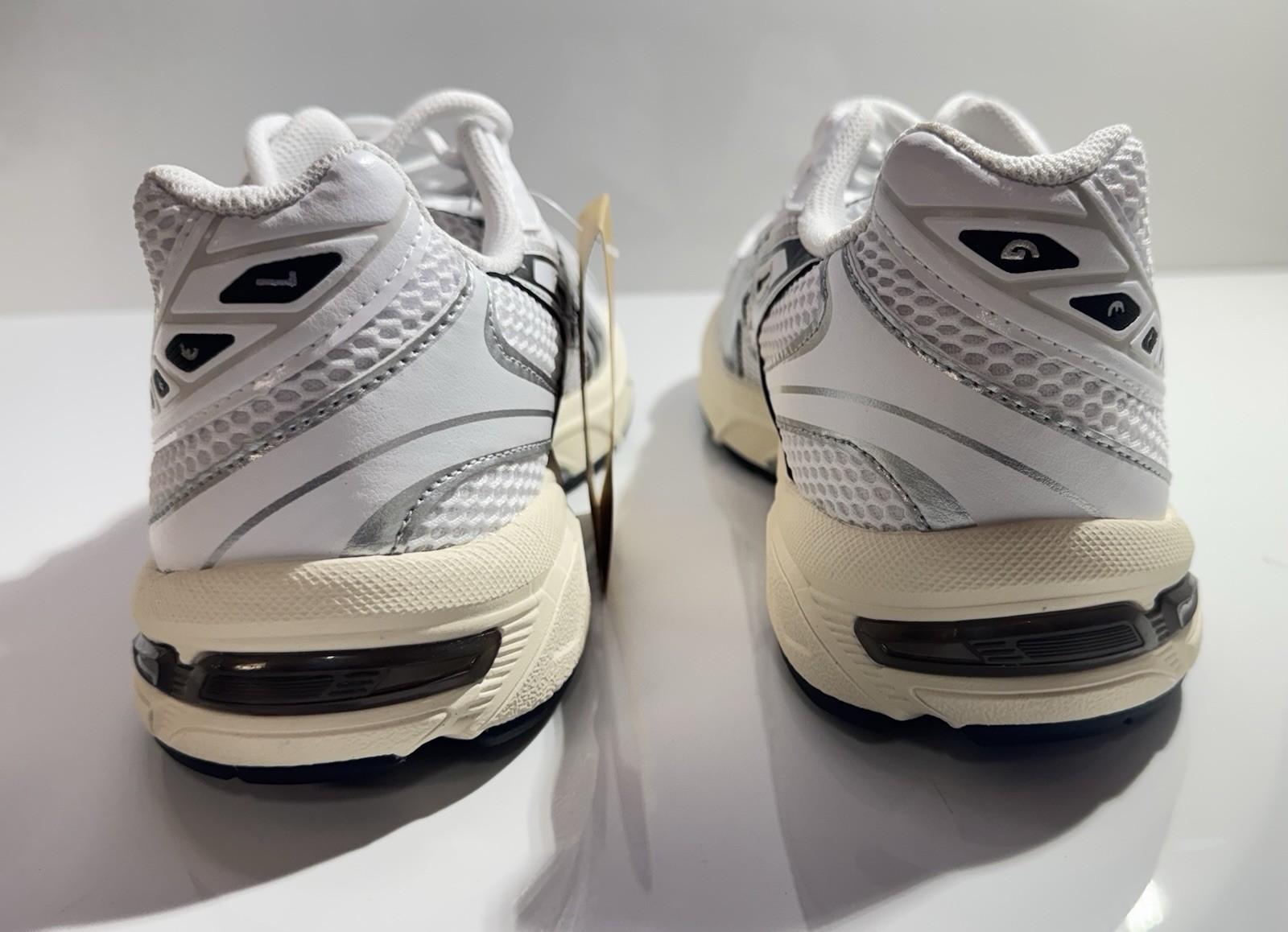 ASICS Gel 1130 White Cloud Grey 1201A256-118 Mens size 7 1/2 Womens Size 9 NEW