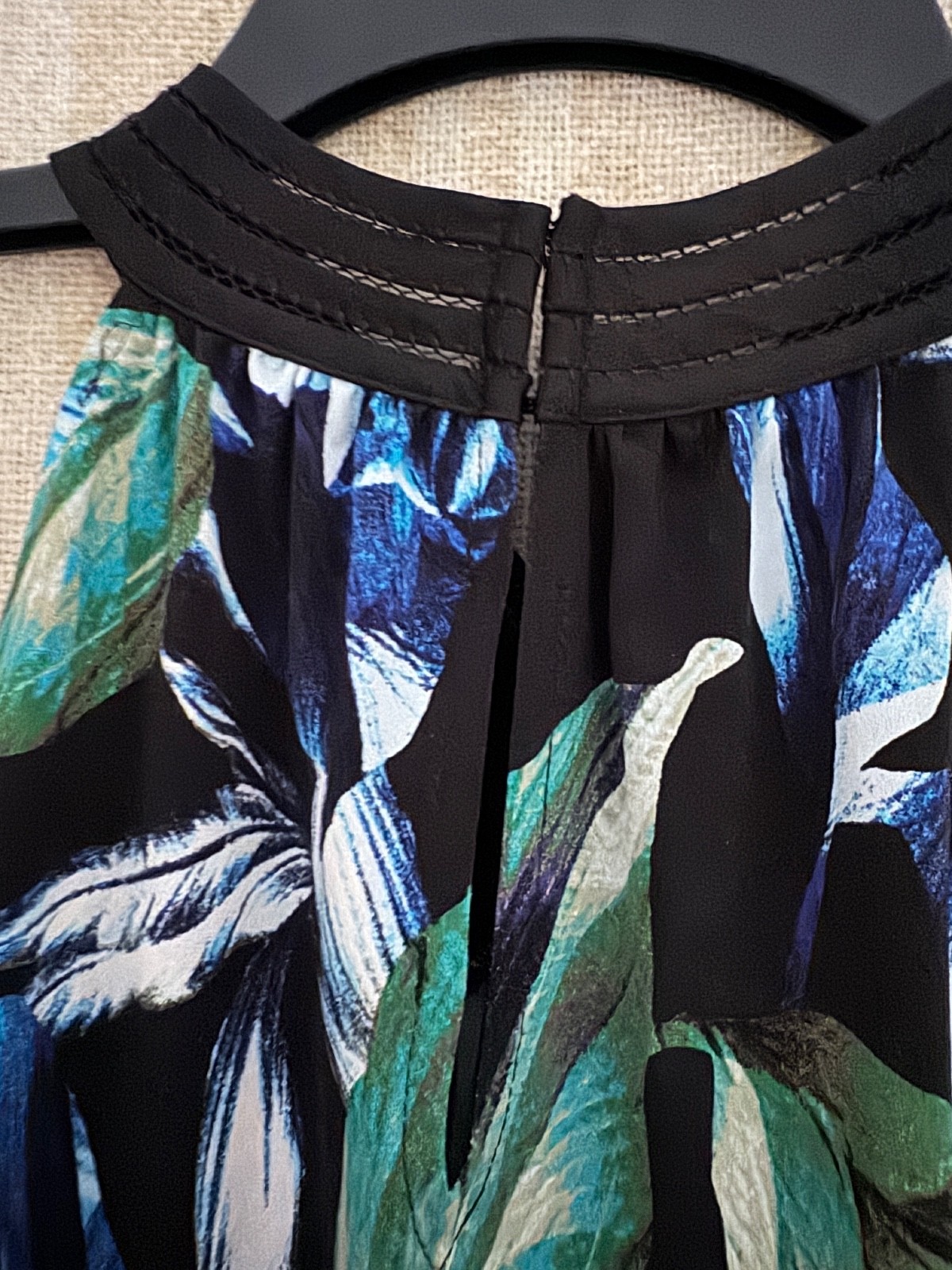 White House Black Market Cross Front Halter Top Elena Leaf Blk Tropical Print SM