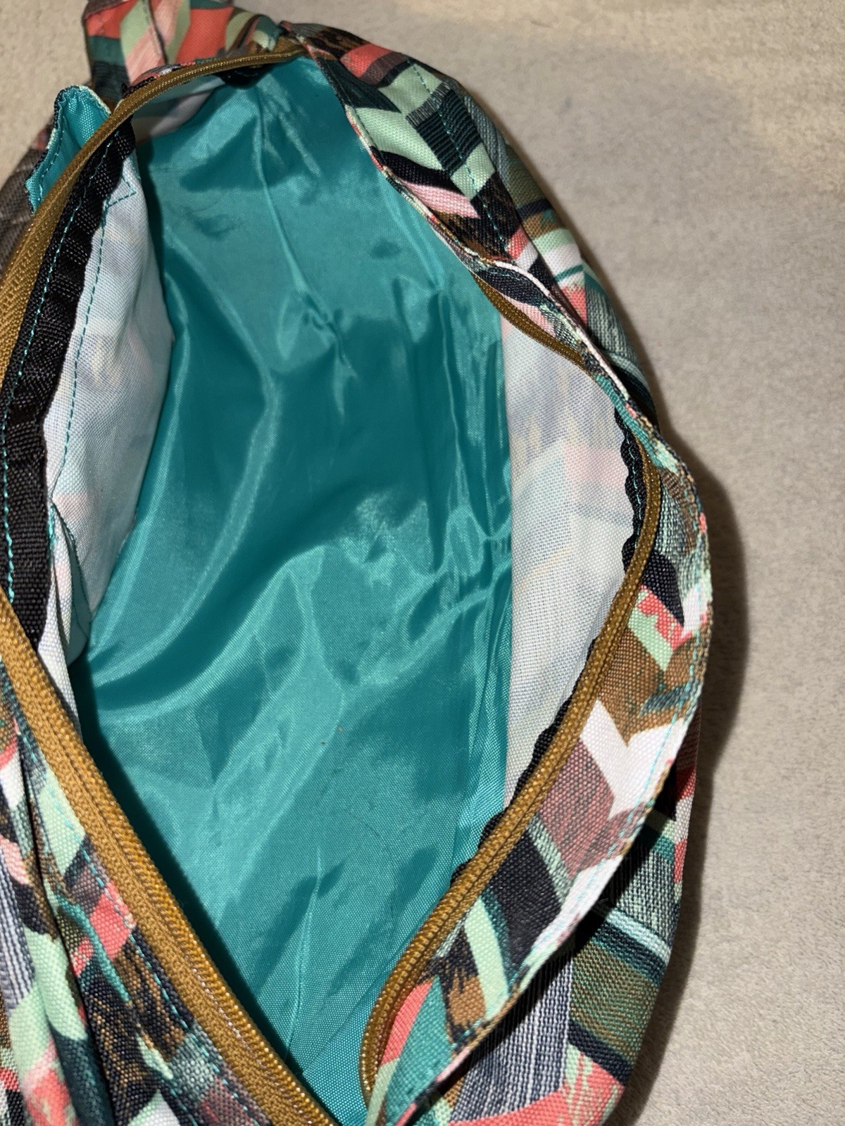 KAVU Multicolor Geometric Sling Bag Adjustable Crossbody Rope Strap Zip Closure