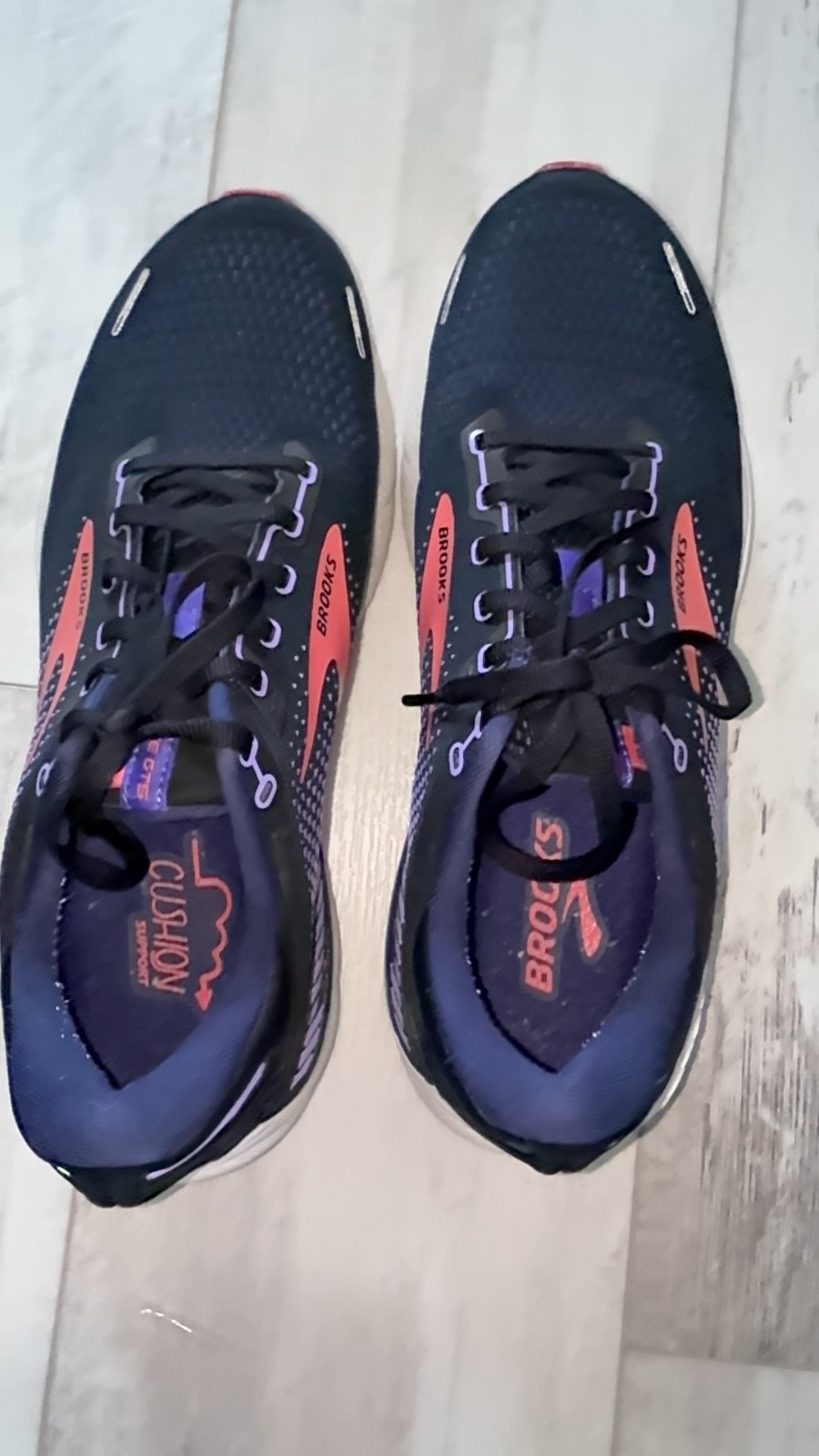 Brooks adrenaline gts 22 women size 11.5, black/purple/coral,