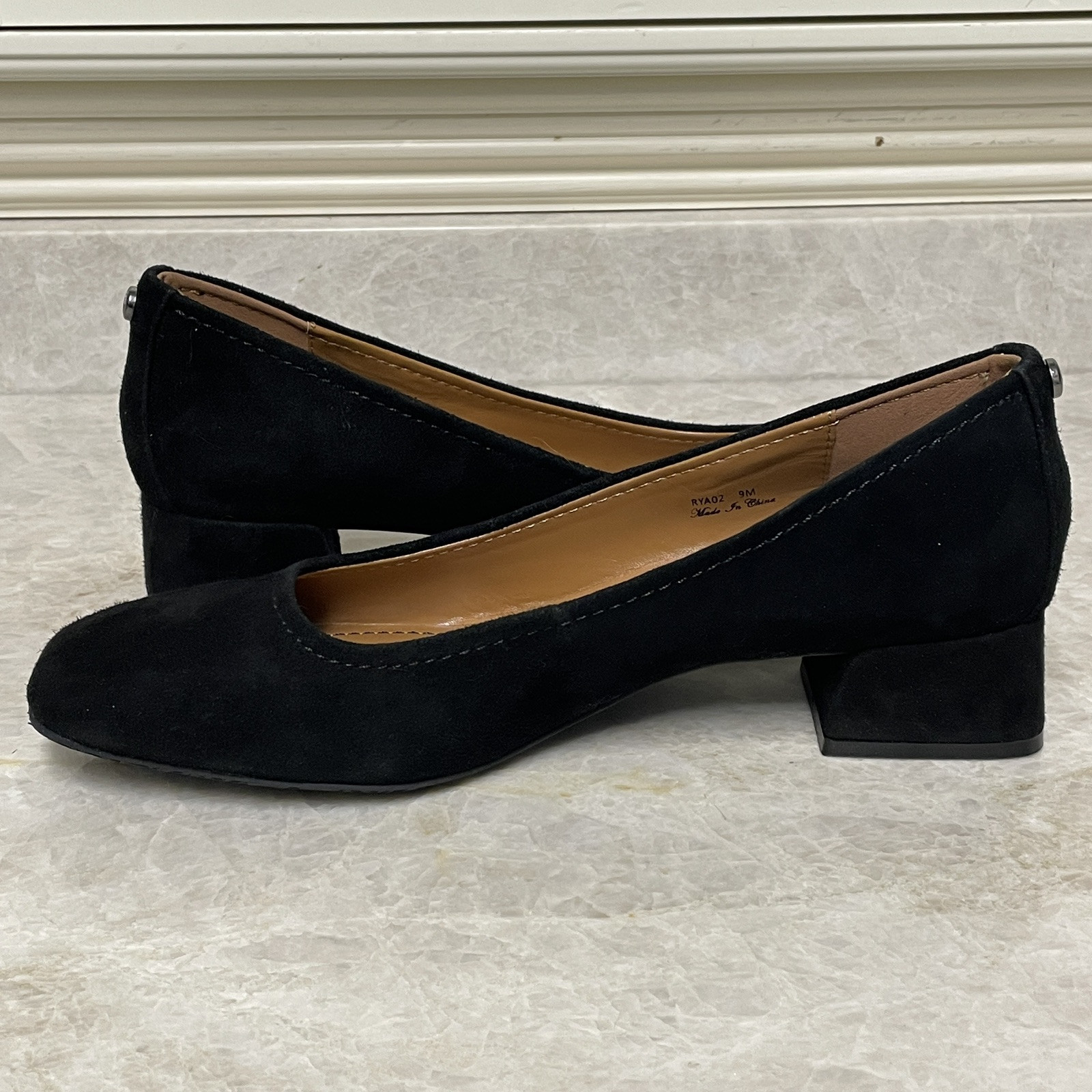 Donald Pliner Rya Pump Womens 9M Black Suede Square Toe 1.3 in Block Heel Shoes