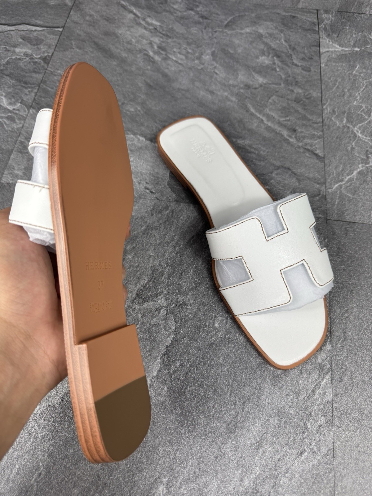 Hermes Oran Sandals White Leather Slides Women’s Size 7 (37EU)