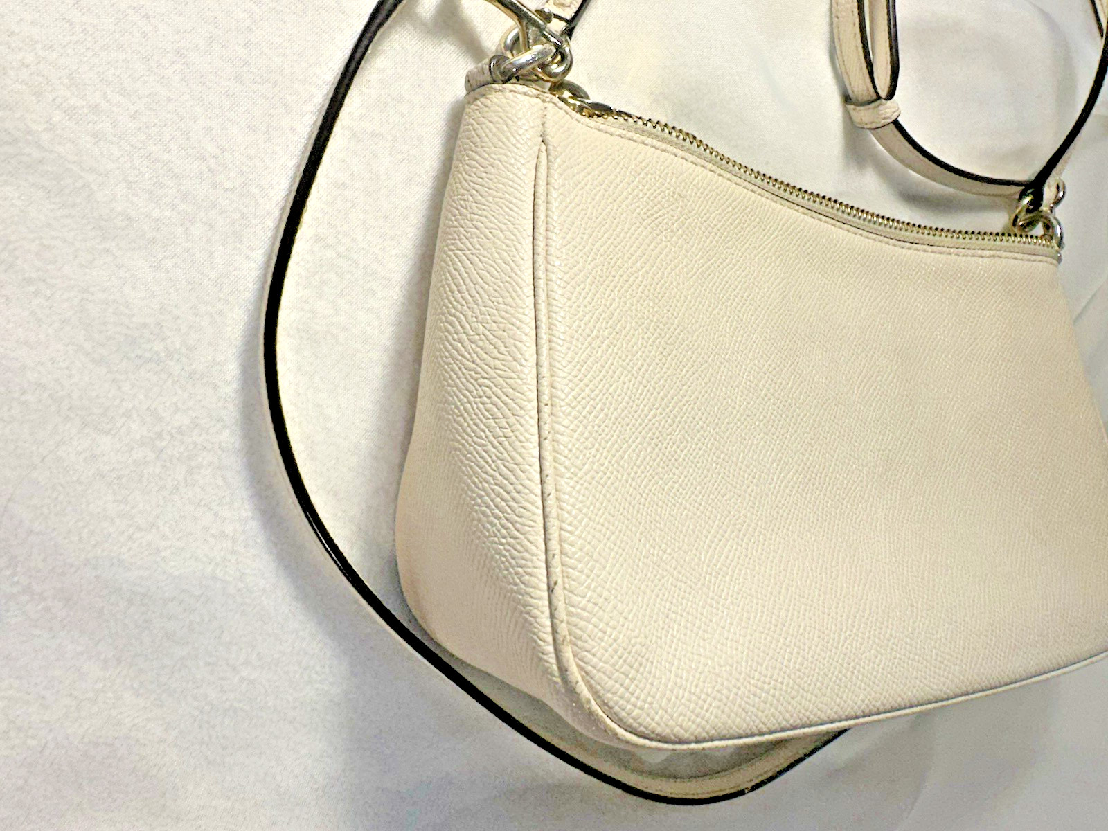 COACH #F25591 Top Handle Pouch in Crossgrain Leather Sz 8.75″ (L) × 5″ (H) ×3″ D