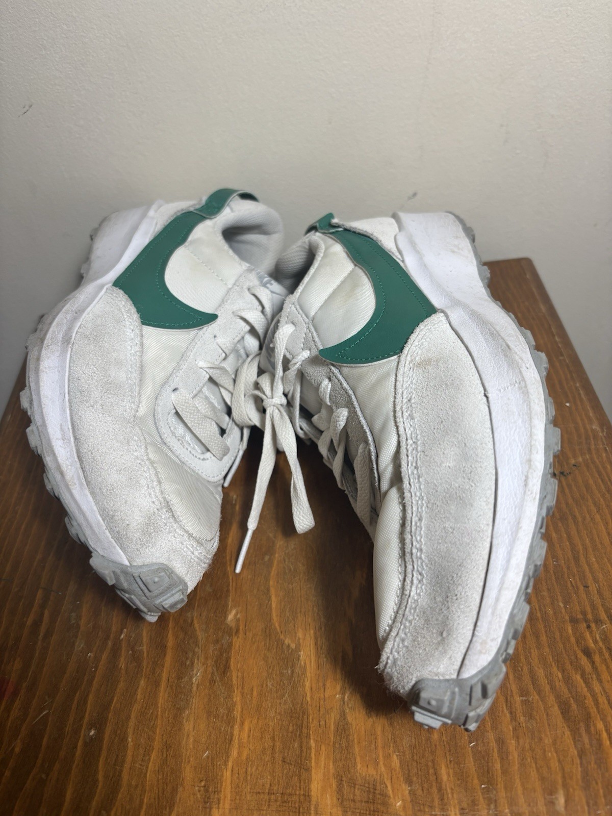 Size 9 Nike Waffle Debut White Malachite Green Shoes FQ8890-100