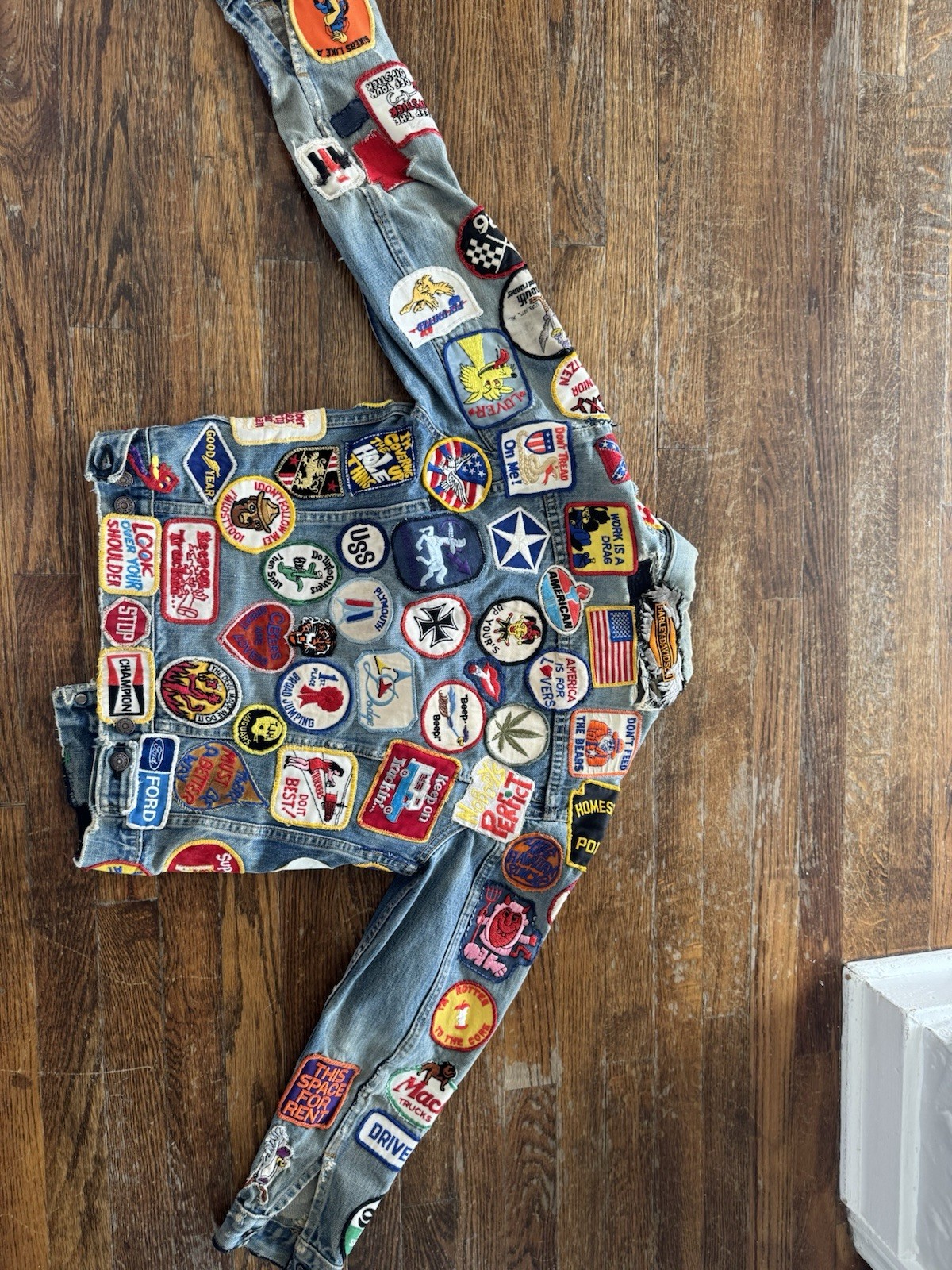 Levi’s Unisex Adults S Blue Denim Jean Jacket Embroidered Patches Button