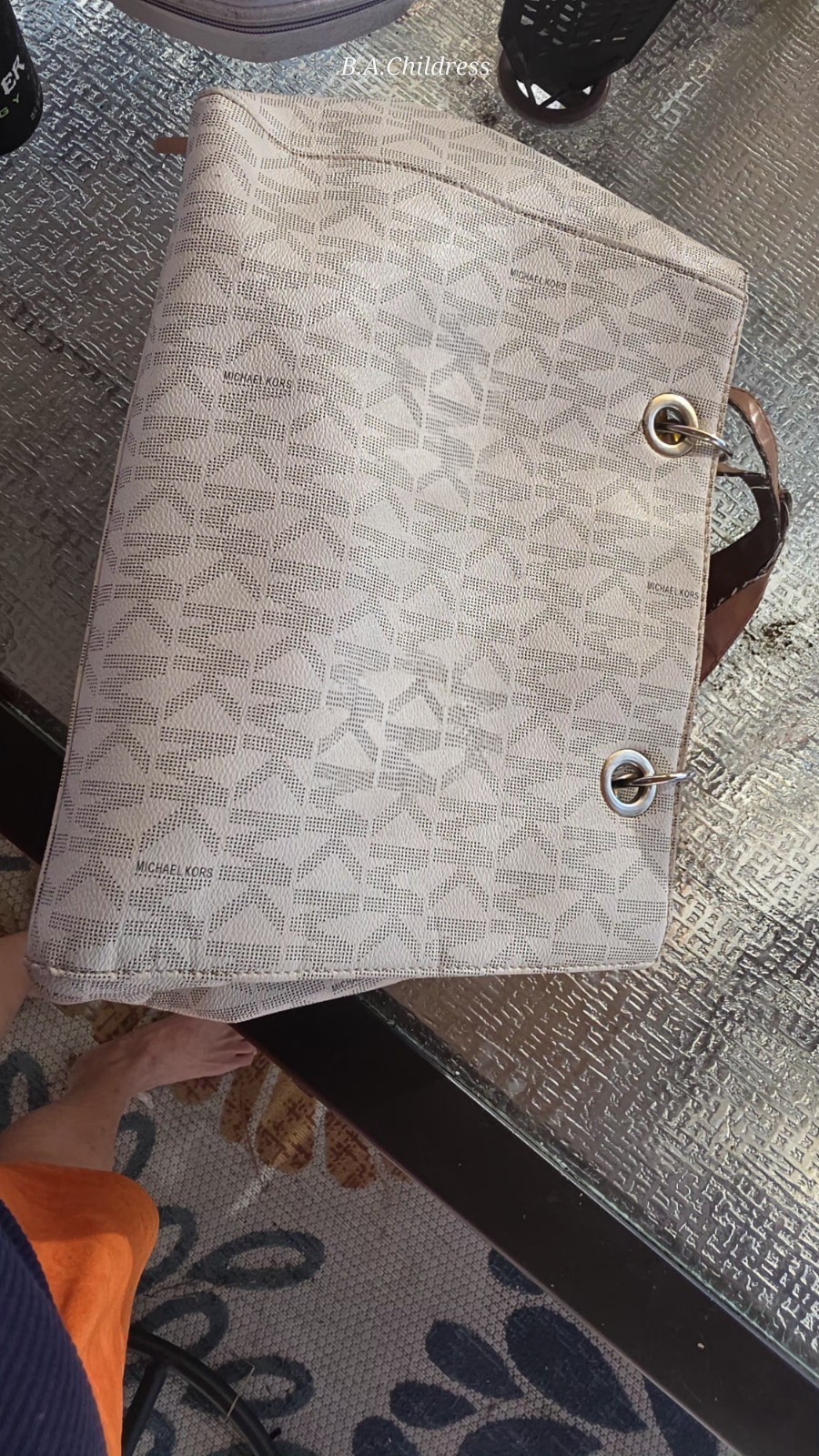 Michael Kors Beige Logo Shoulder Bag Zip Grommet Lined Gold Brown Strap