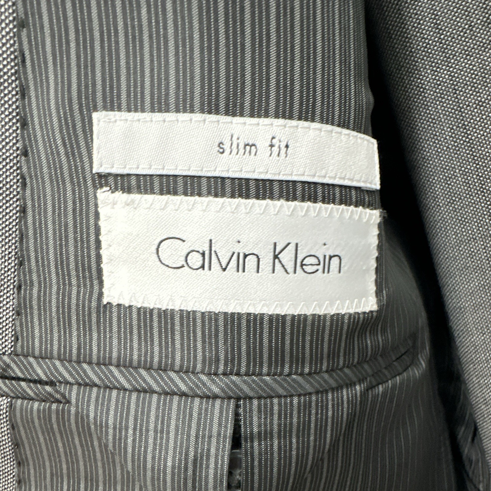 Calvin Klein Men’s Gray Slim Fit 2-Piece Wool Suit 40R 33×32 Notch Lapel