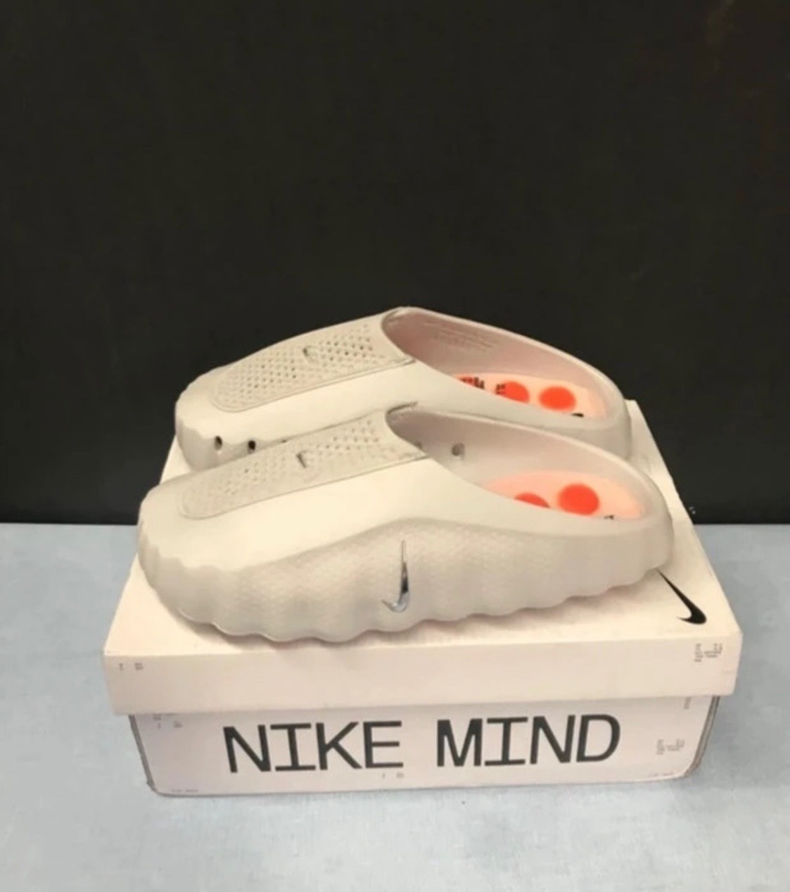 Nike Mind 001