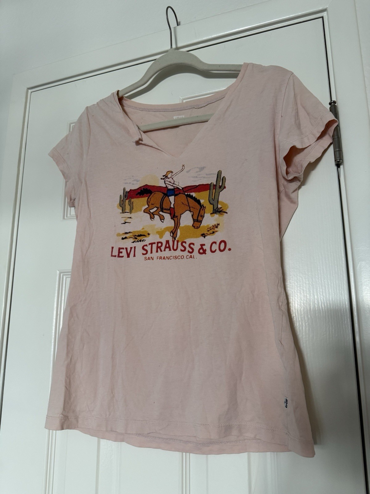 Rare Vintage Levi Strauss & Co SF T Shirt Pink Cowgirl Horse Desert Logo Medium