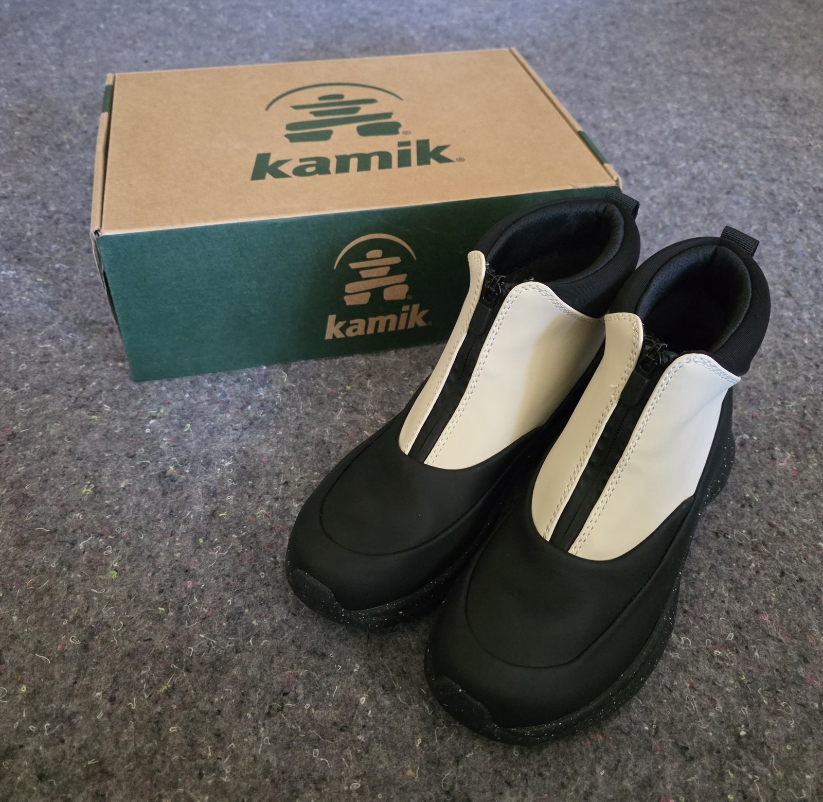 KAMIK ECLIPSEZ ~ WOMEN’S BEIGE/BLACK FRONT ZIP ANKLE SNOW BOOTS ~ 8 NEW IN BOX