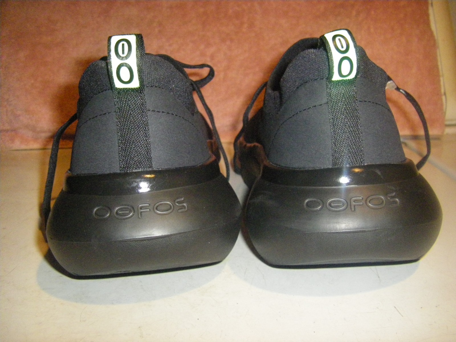 Oofos Men’s OOmy Stride Lace Up Recovery Shoes M9/42